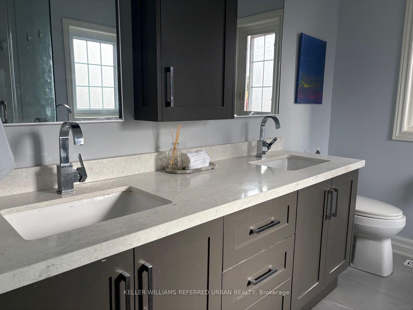 Photo 39 of 63 Oatlands Crescent, Richmond Hill, Mill Pond — HOMEH