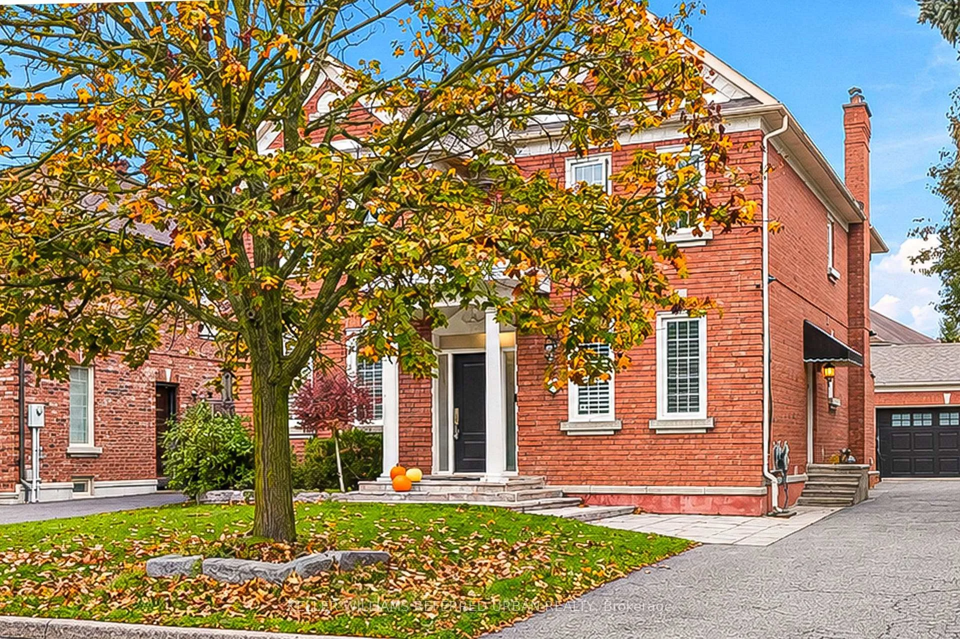 Photo 8 of 63 Oatlands Crescent, Richmond Hill, Mill Pond — HOMEH