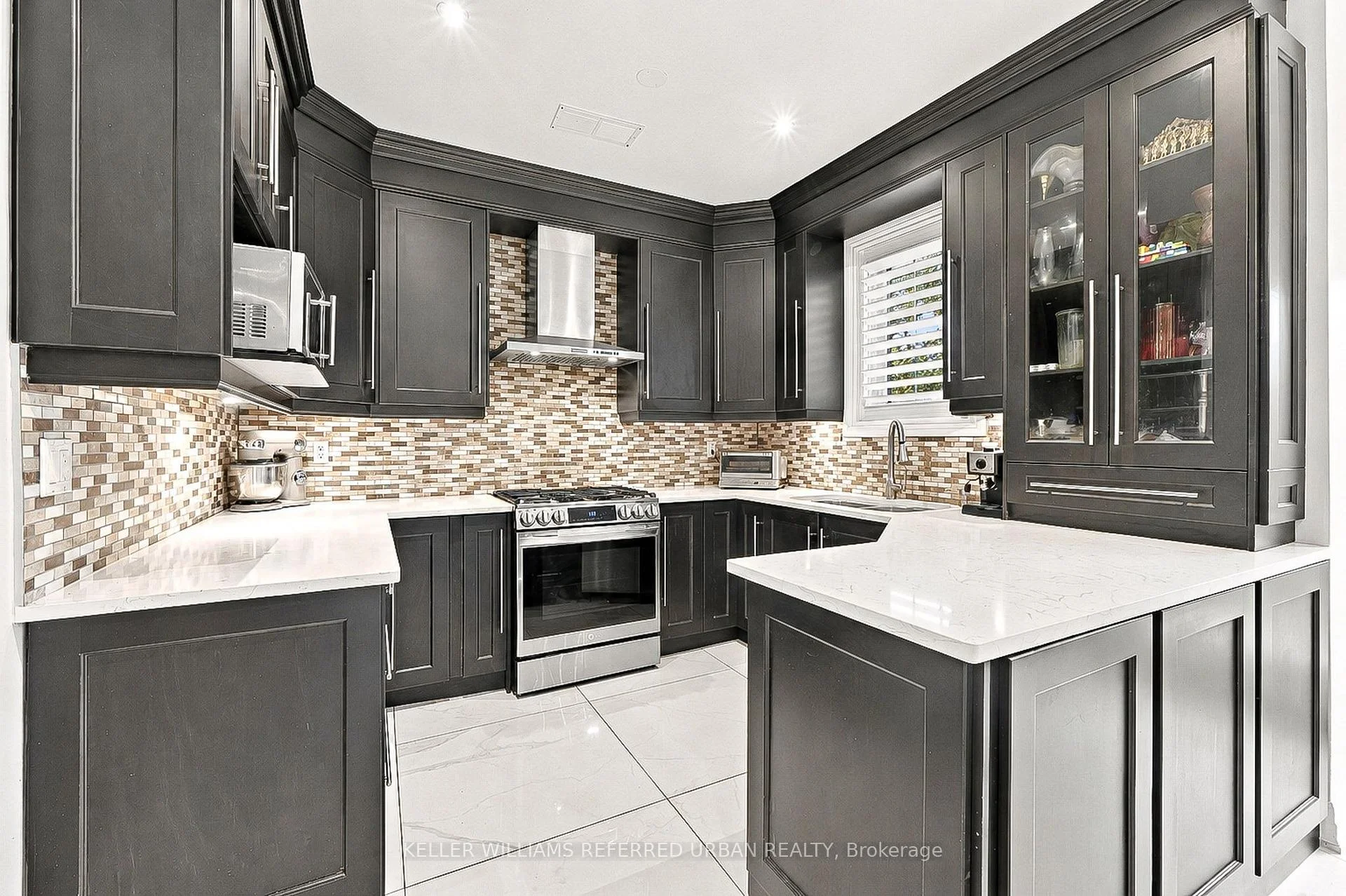 Photo 26 of 63 Oatlands Crescent, Richmond Hill, Mill Pond — HOMEH