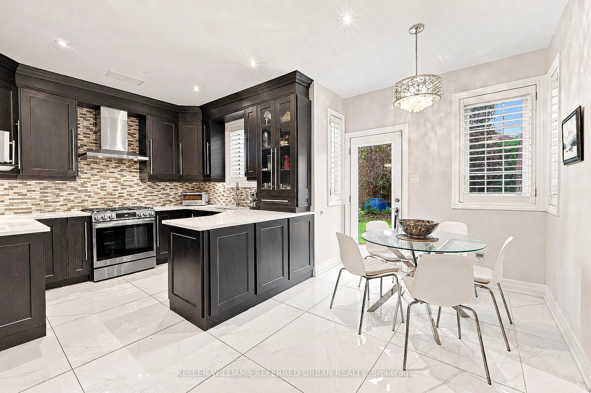 Photo 32 of 63 Oatlands Crescent, Richmond Hill, Mill Pond — HOMEH