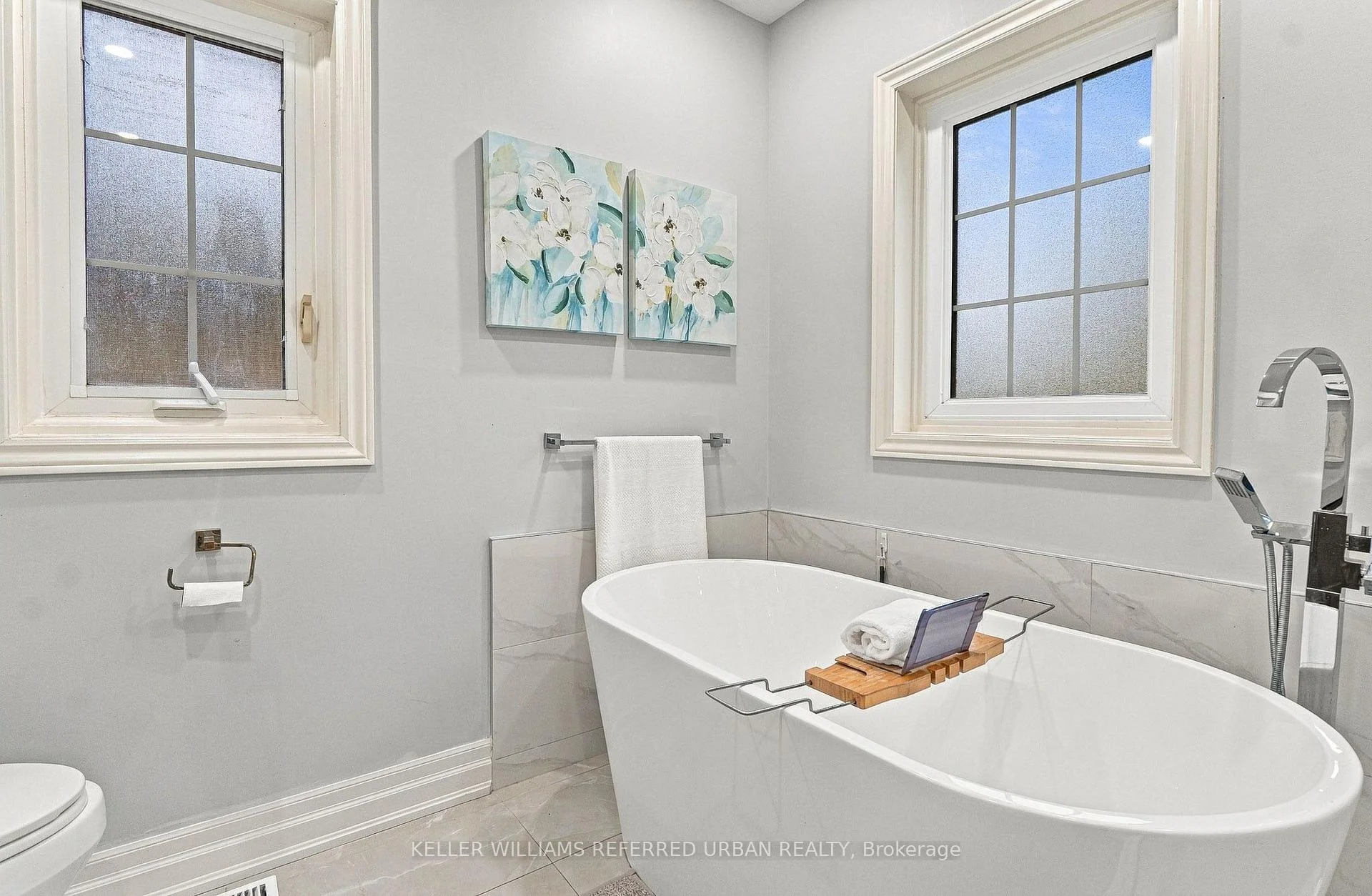Photo 59 of 63 Oatlands Crescent, Richmond Hill, Mill Pond — HOMEH