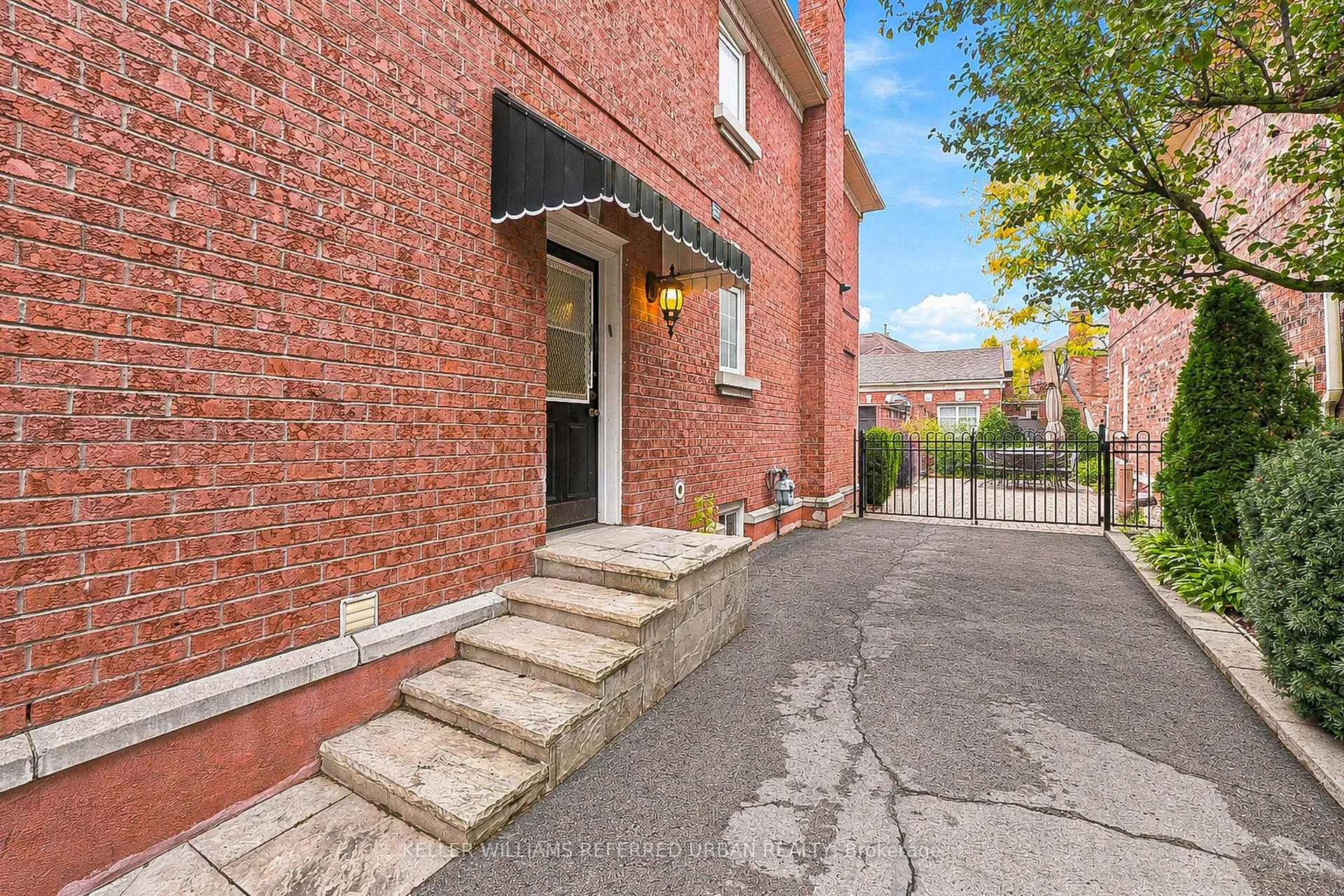 Photo 88 of 63 Oatlands Crescent, Richmond Hill, Mill Pond — HOMEH
