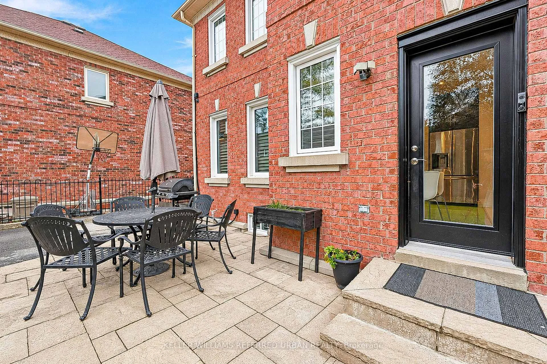Photo 92 of 63 Oatlands Crescent, Richmond Hill, Mill Pond — HOMEH