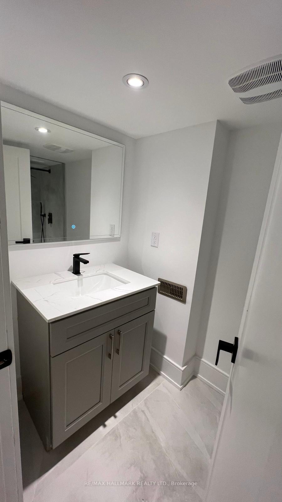 Photo 14 of Unit Basement, 83 Gladstone Ave, Vaughan, Maple — HOMEH