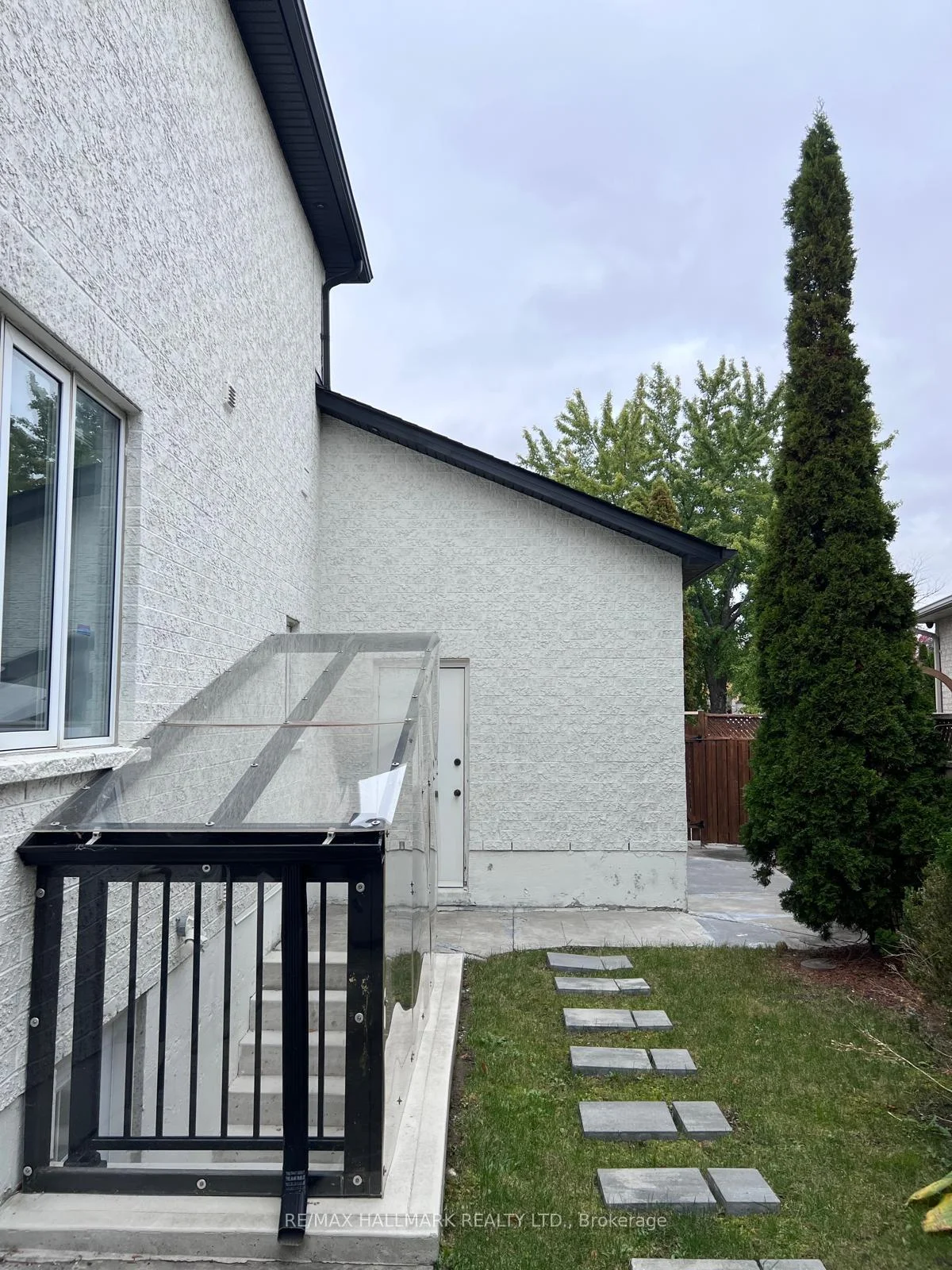 Photo 5 of Unit Basement, 83 Gladstone Ave, Vaughan, Maple — HOMEH