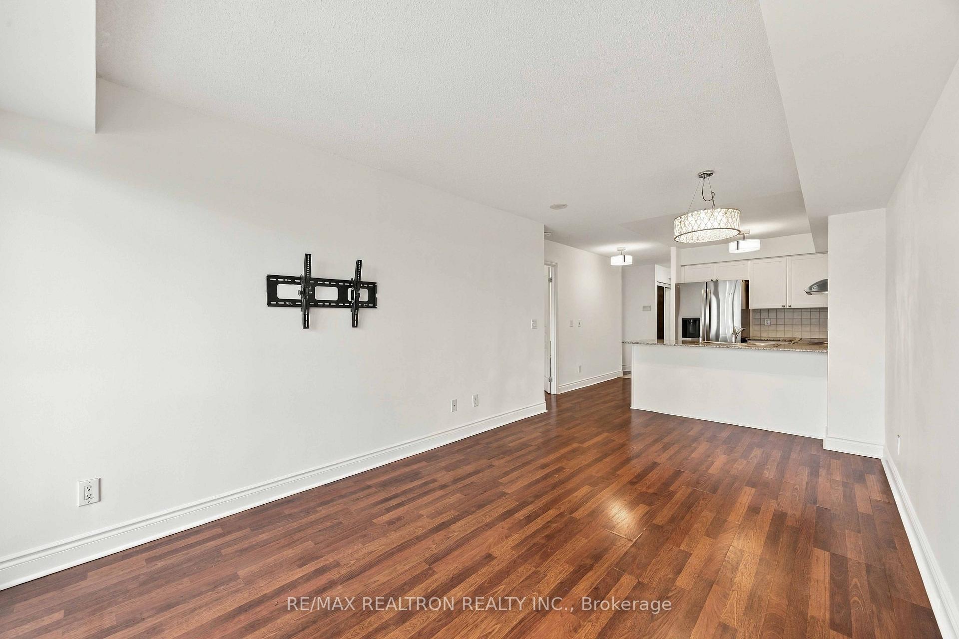 Photo 6 of Unit 1204, 7 North Park Road, Vaughan, Beverley Glen — HOMEH