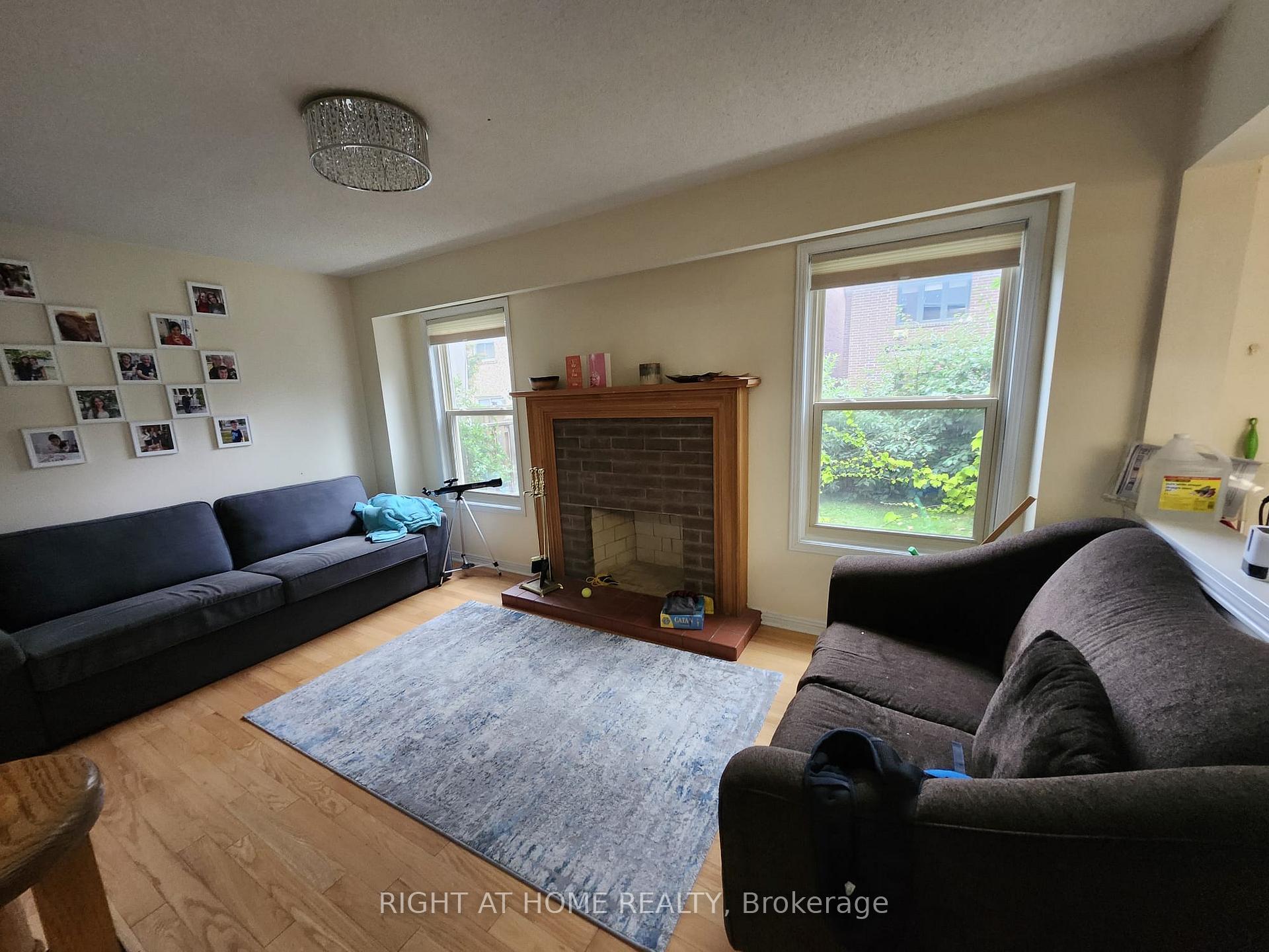 Photo 6 of 100 Jessica Gardens, Vaughan, Crestwood-Springfarm-Yorkhill — HOMEH