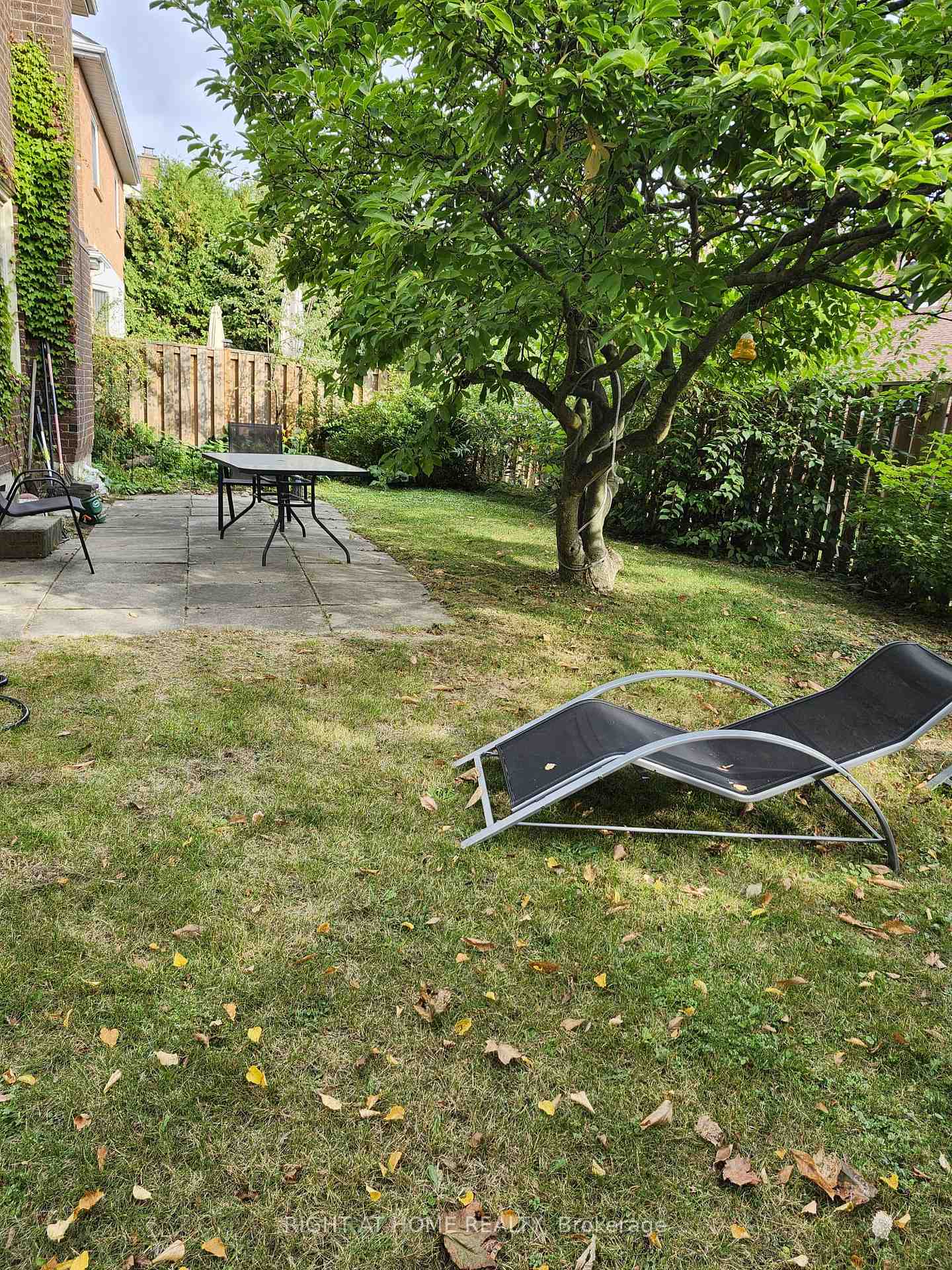 Photo 8 of 100 Jessica Gardens, Vaughan, Crestwood-Springfarm-Yorkhill — HOMEH