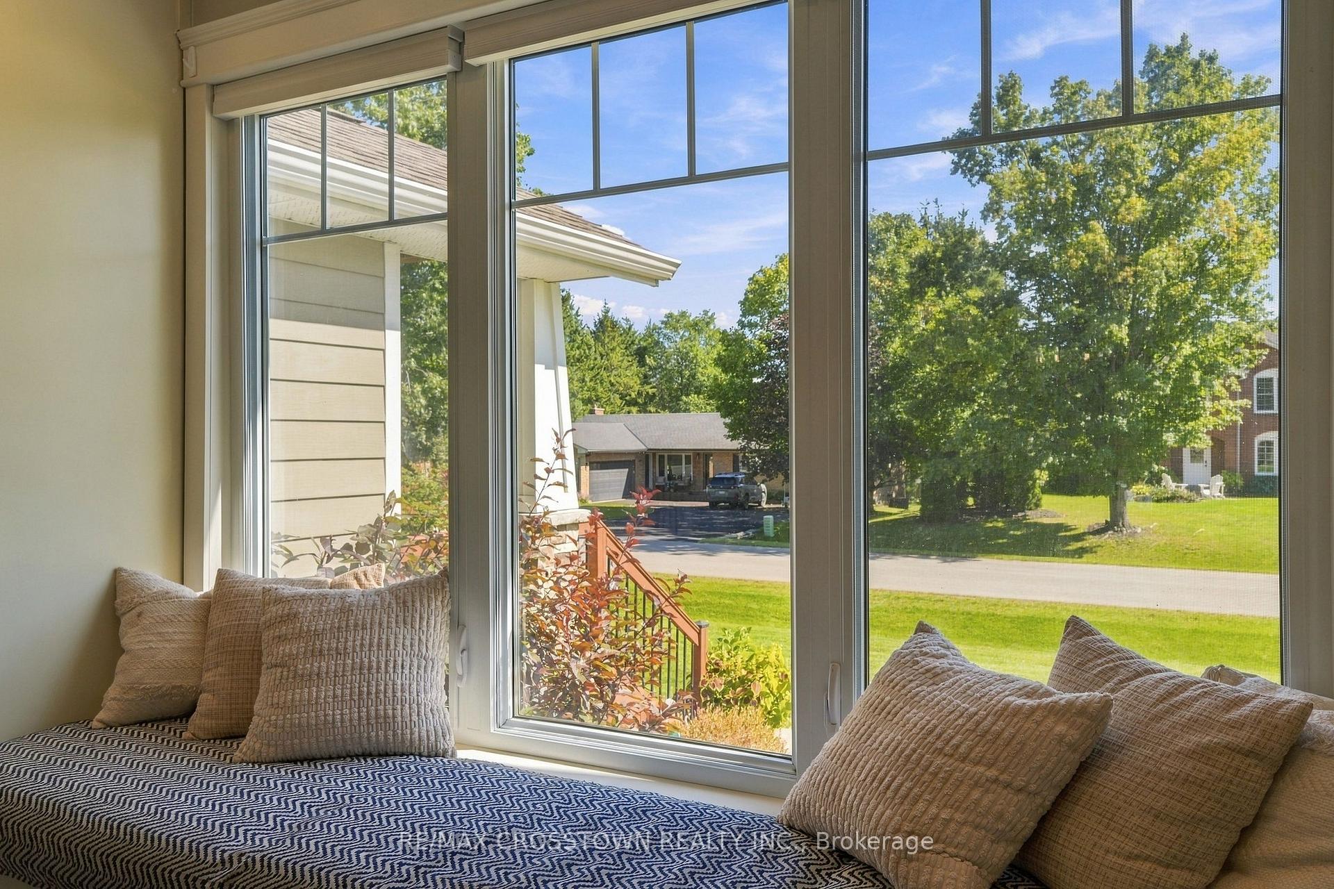 Photo 7 of 20 Idlewood Drive, Springwater, Midhurst — HOMEH