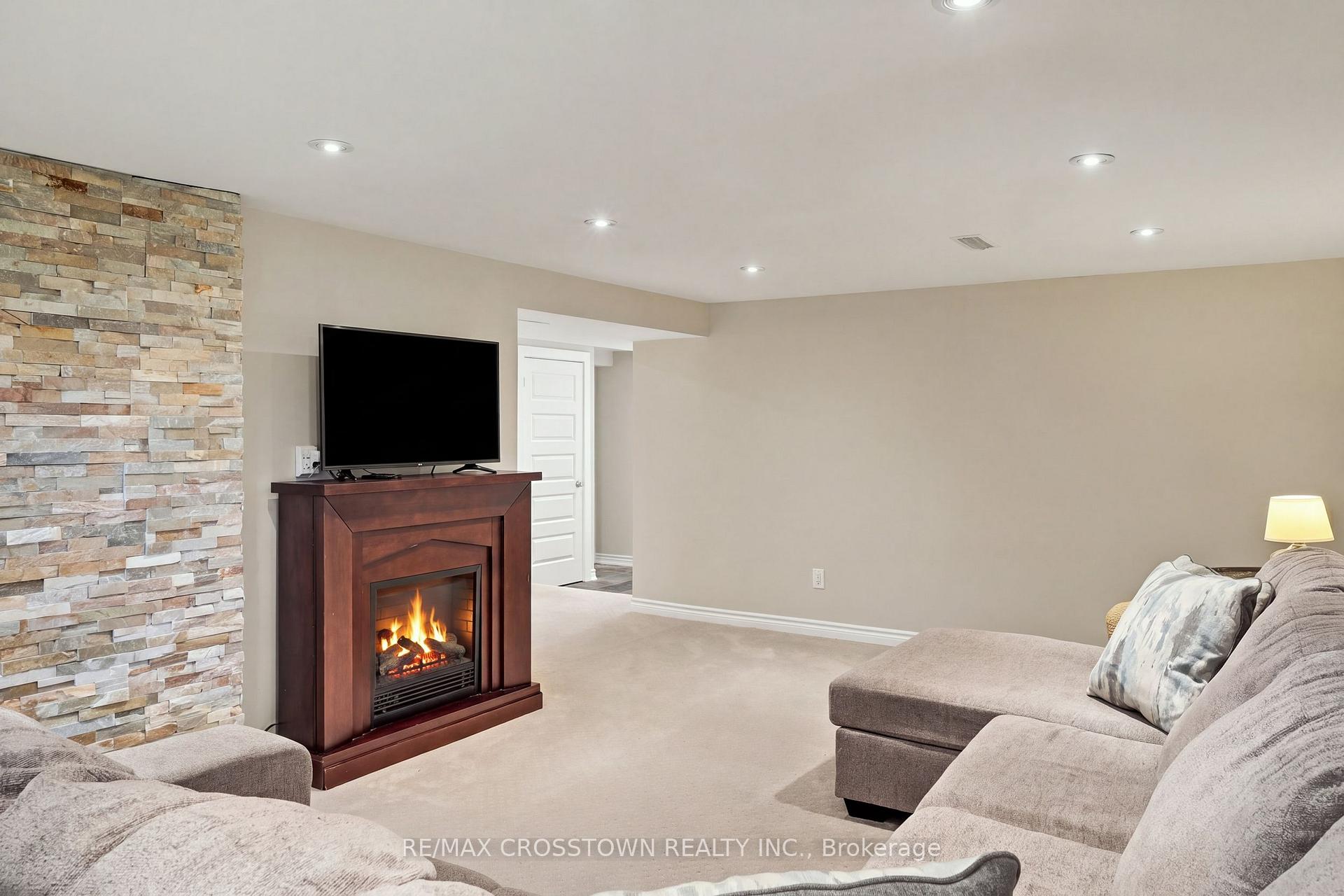 Photo 32 of 20 Idlewood Drive, Springwater, Midhurst — HOMEH