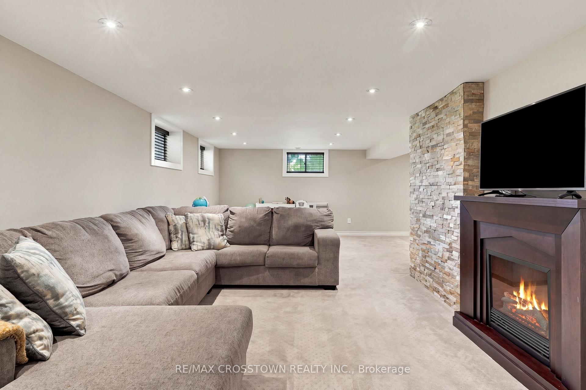 Photo 33 of 20 Idlewood Drive, Springwater, Midhurst — HOMEH