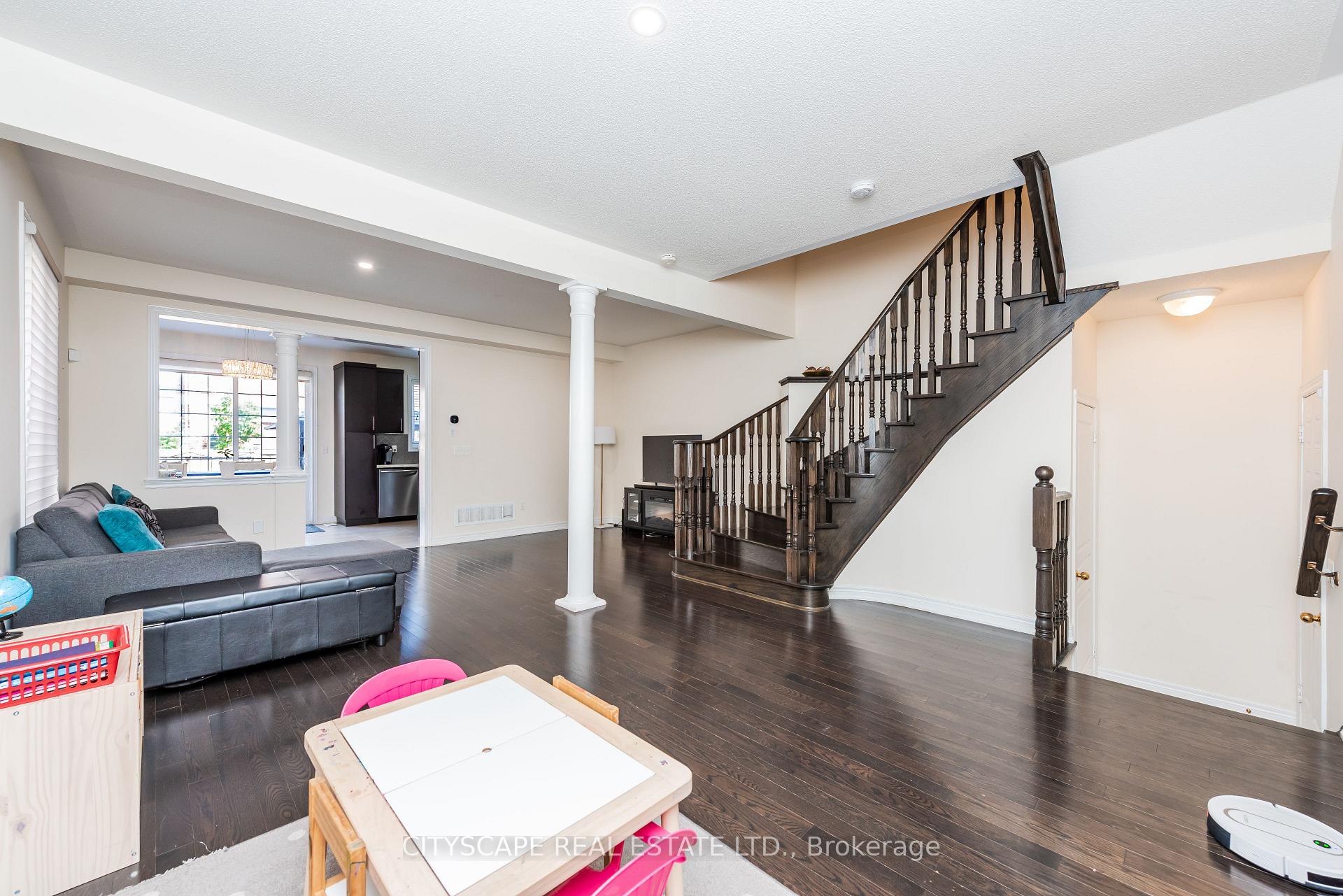 Photo 6 of 37 Aspermont Crescent, Brampton, Brampton East — HOMEH