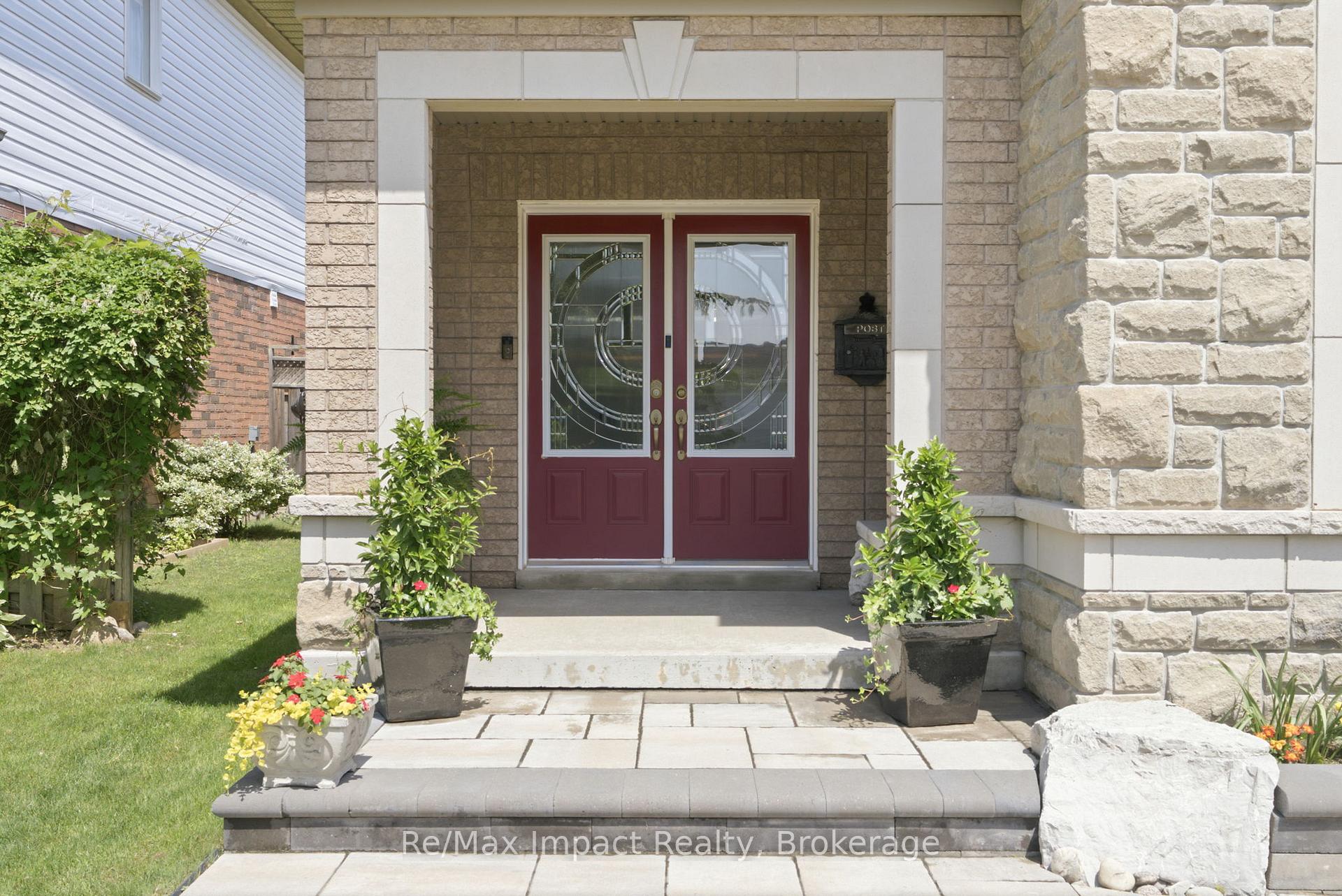Photo 2 of 17 Bradshaw Street, Clarington, Bowmanville — HOMEH