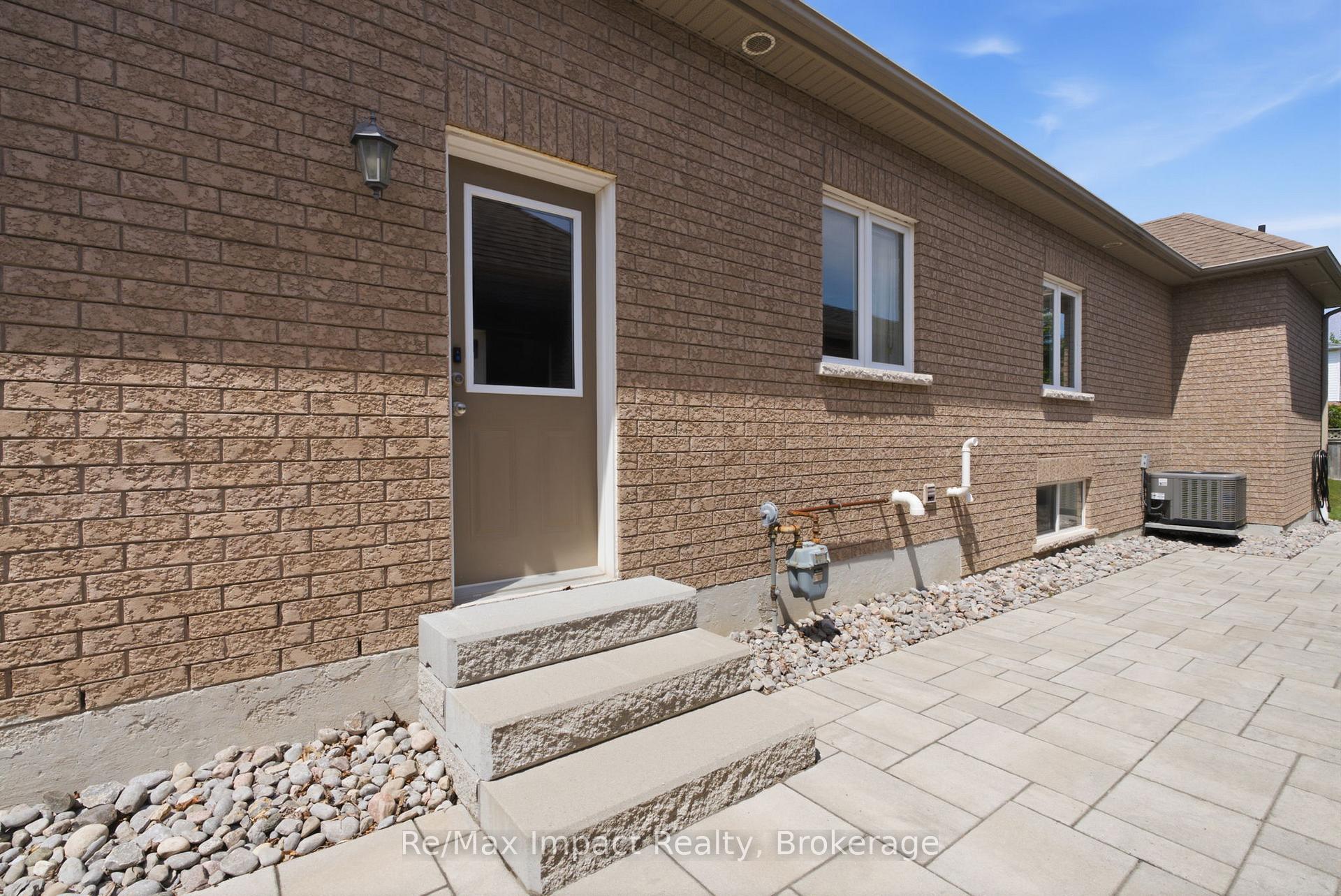 Photo 41 of 17 Bradshaw Street, Clarington, Bowmanville — HOMEH