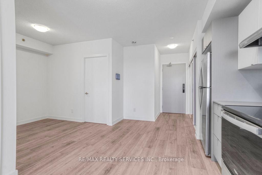 Photo 3 of Unit B906, 3200 Dakota Common, Burlington, Alton — HOMEH