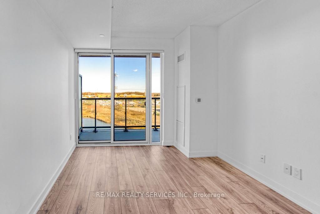 Photo 5 of Unit B906, 3200 Dakota Common, Burlington, Alton — HOMEH