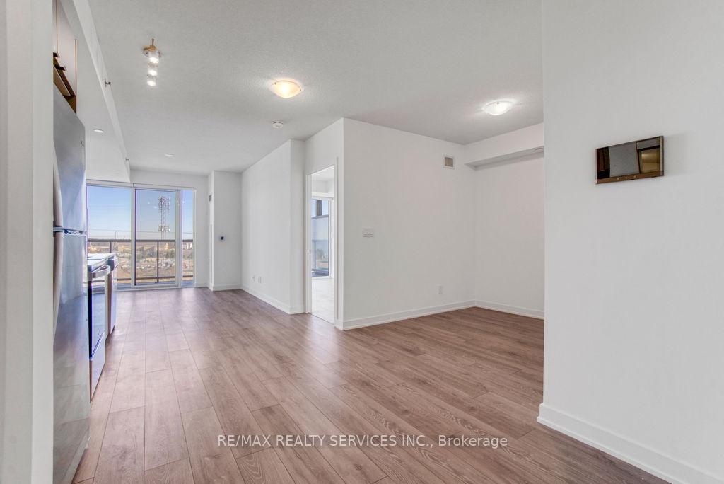 Photo 8 of Unit B906, 3200 Dakota Common, Burlington, Alton — HOMEH