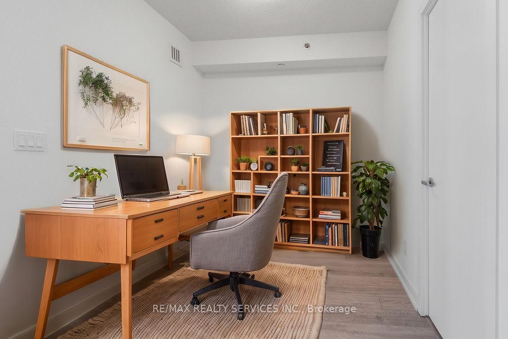 Photo 9 of Unit B906, 3200 Dakota Common, Burlington, Alton — HOMEH