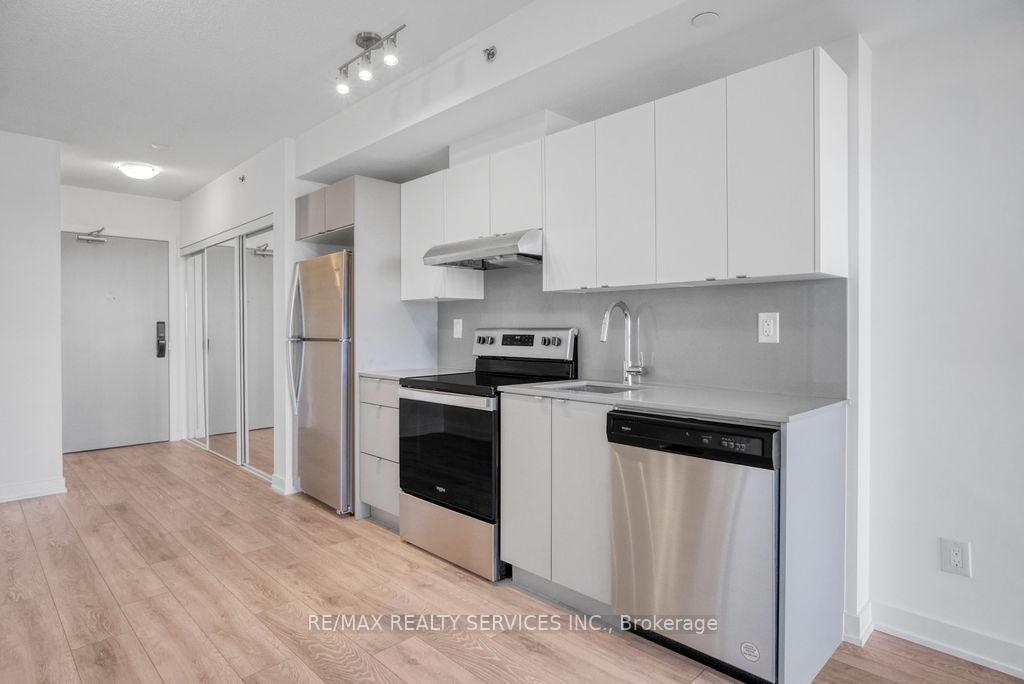Photo 11 of Unit B906, 3200 Dakota Common, Burlington, Alton — HOMEH