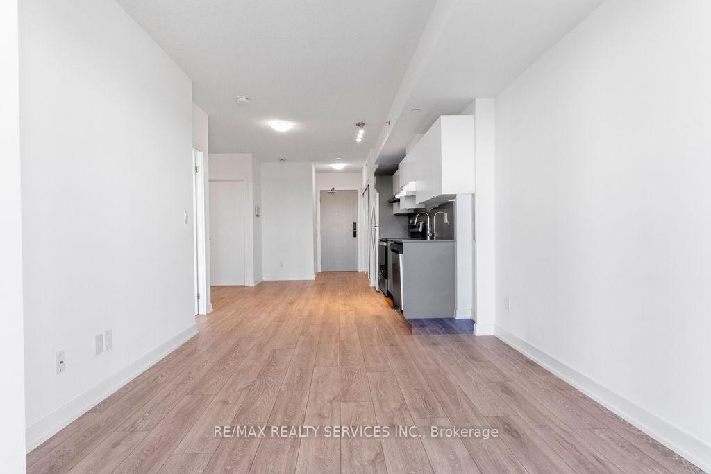 Photo 12 of Unit B906, 3200 Dakota Common, Burlington, Alton — HOMEH