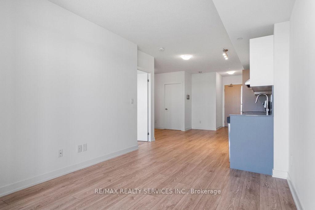 Photo 13 of Unit B906, 3200 Dakota Common, Burlington, Alton — HOMEH