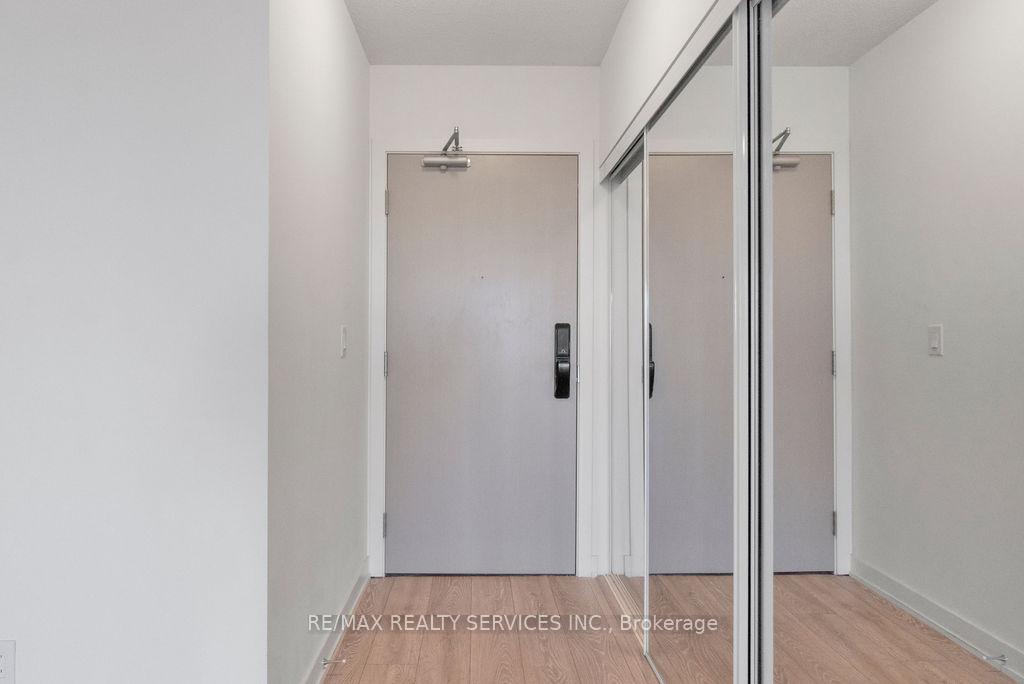 Photo 25 of Unit B906, 3200 Dakota Common, Burlington, Alton — HOMEH