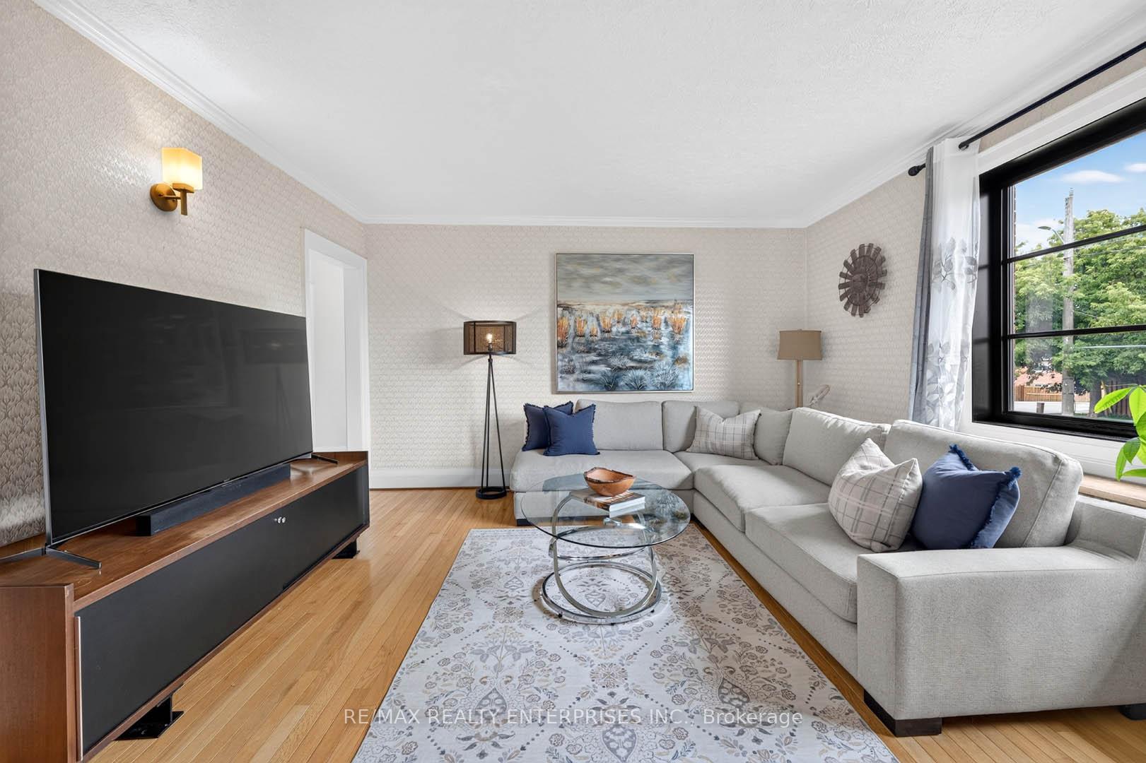 Photo 4 of 233 Rosemount Avenue, North York, Weston — HOMEH