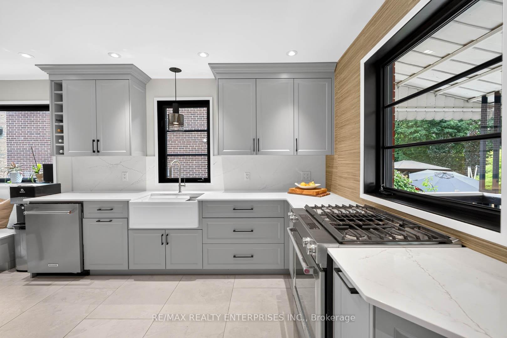 Photo 10 of 233 Rosemount Avenue, North York, Weston — HOMEH