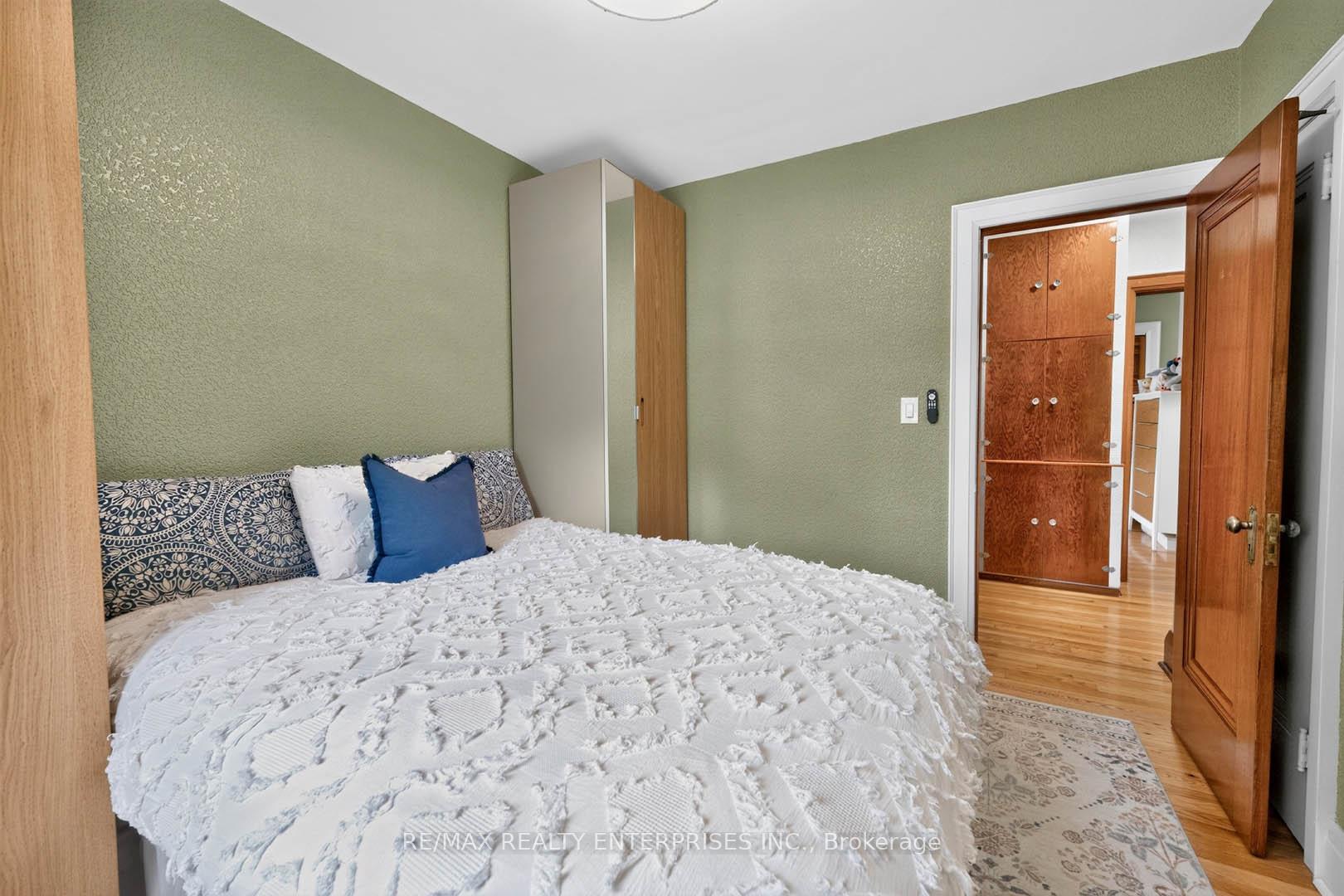 Photo 15 of 233 Rosemount Avenue, North York, Weston — HOMEH