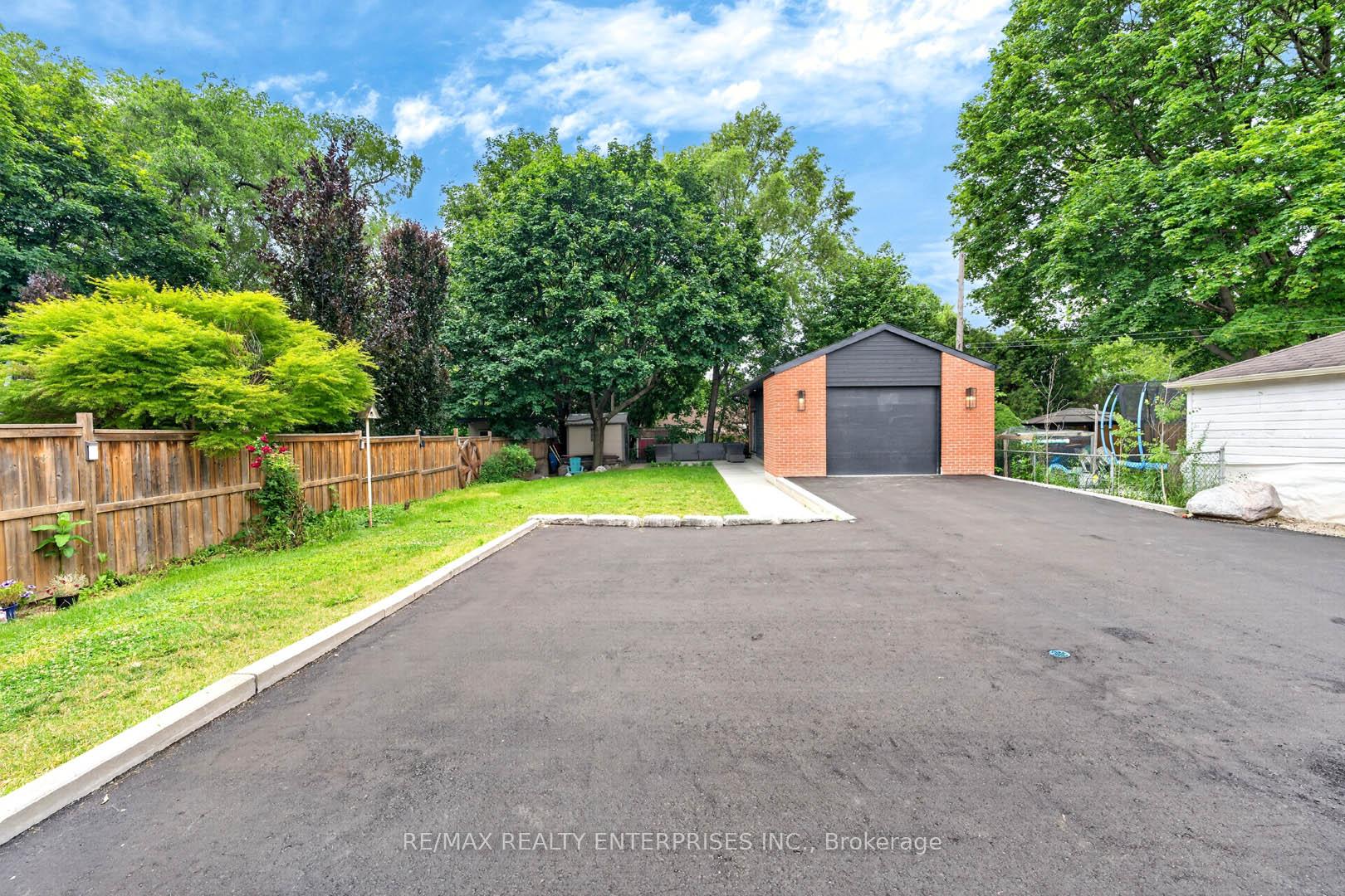 Photo 31 of 233 Rosemount Avenue, North York, Weston — HOMEH