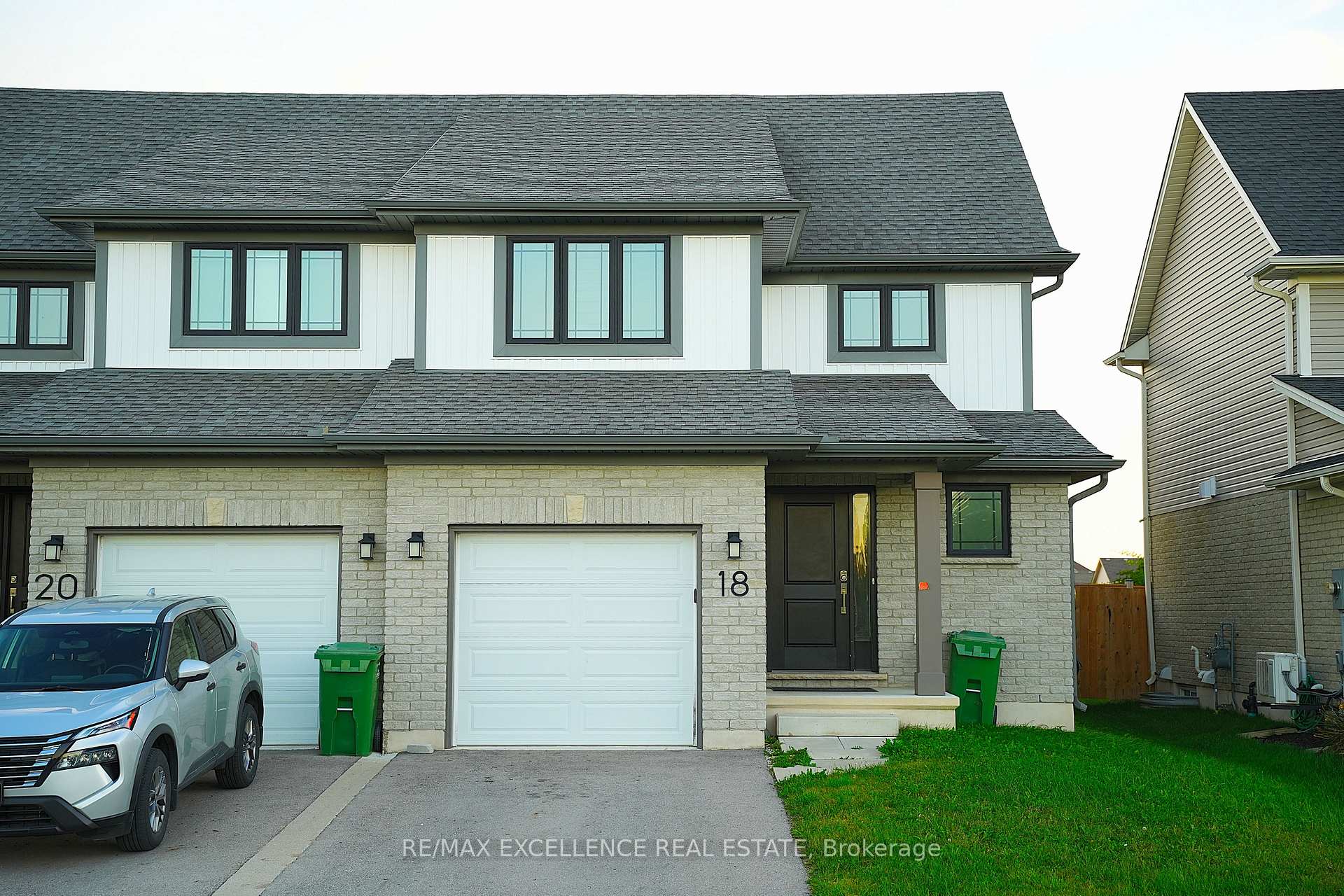 Photo 1 of 18 Weir Crescent, St. Thomas — HOMEH