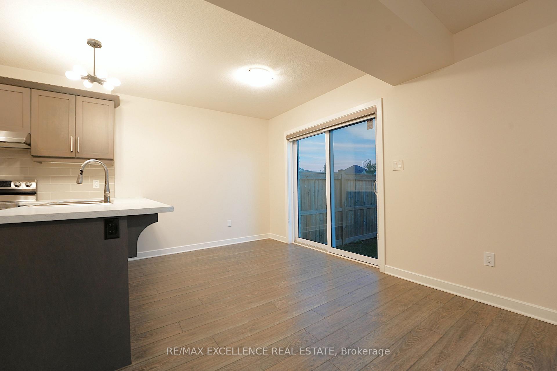 Photo 5 of 18 Weir Crescent, St. Thomas — HOMEH