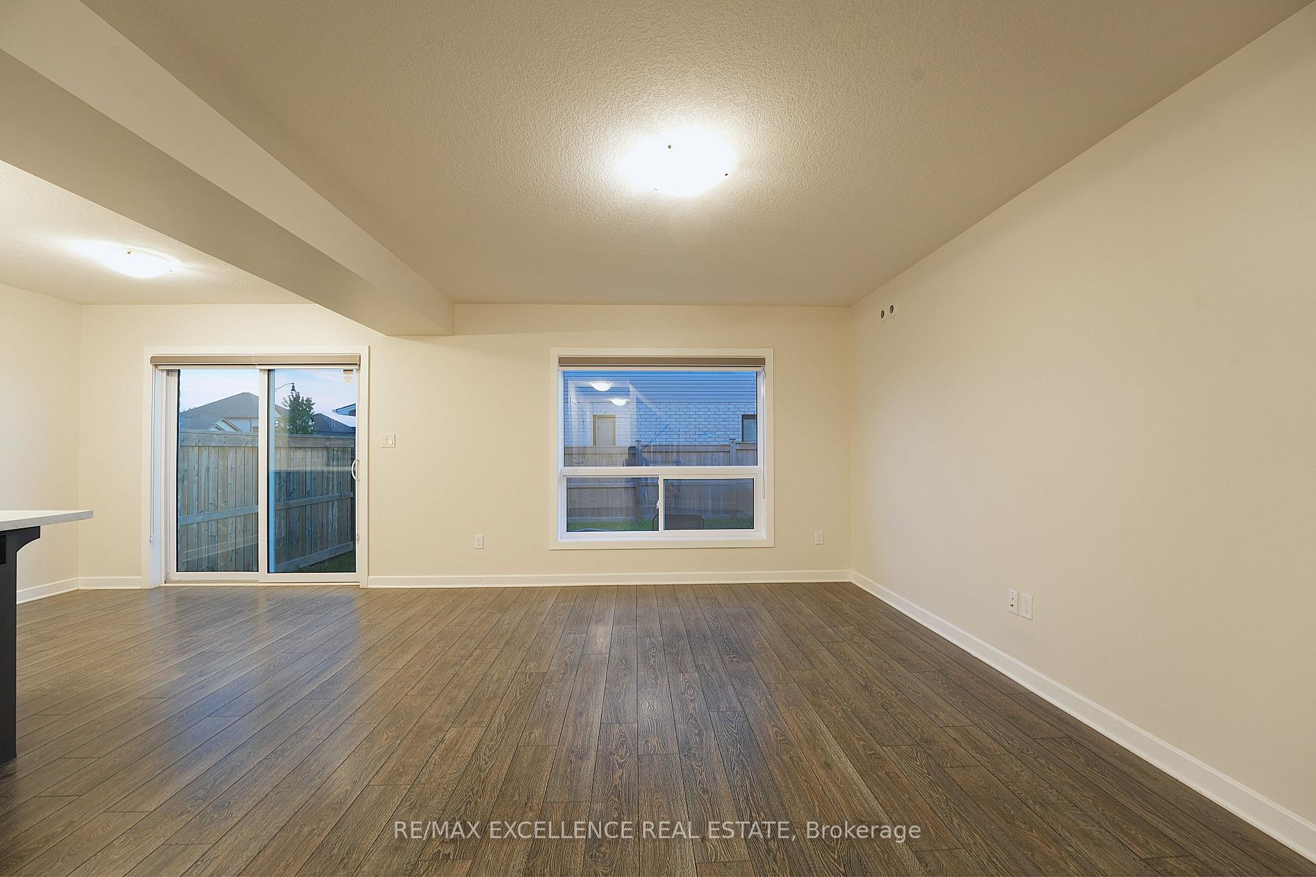 Photo 7 of 18 Weir Crescent, St. Thomas — HOMEH