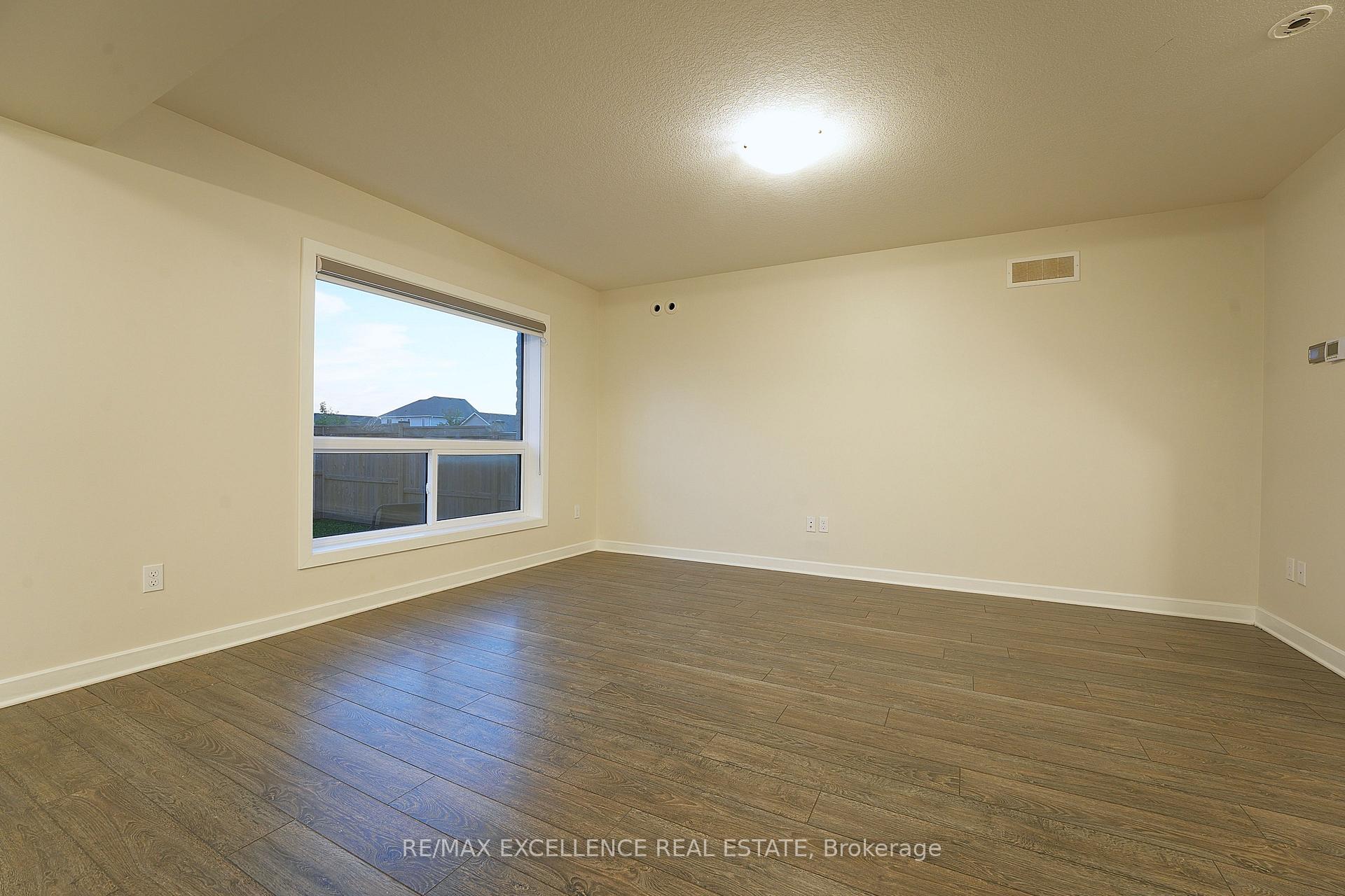 Photo 8 of 18 Weir Crescent, St. Thomas — HOMEH