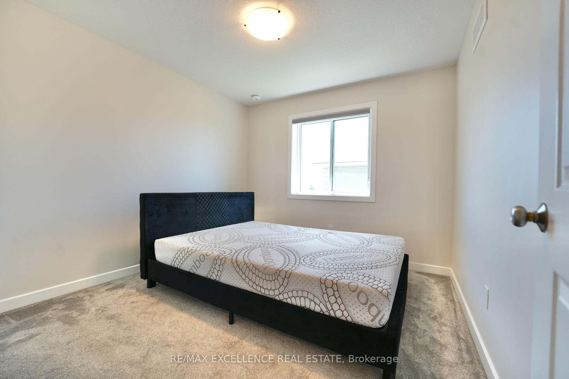 Photo 12 of 18 Weir Crescent, St. Thomas — HOMEH