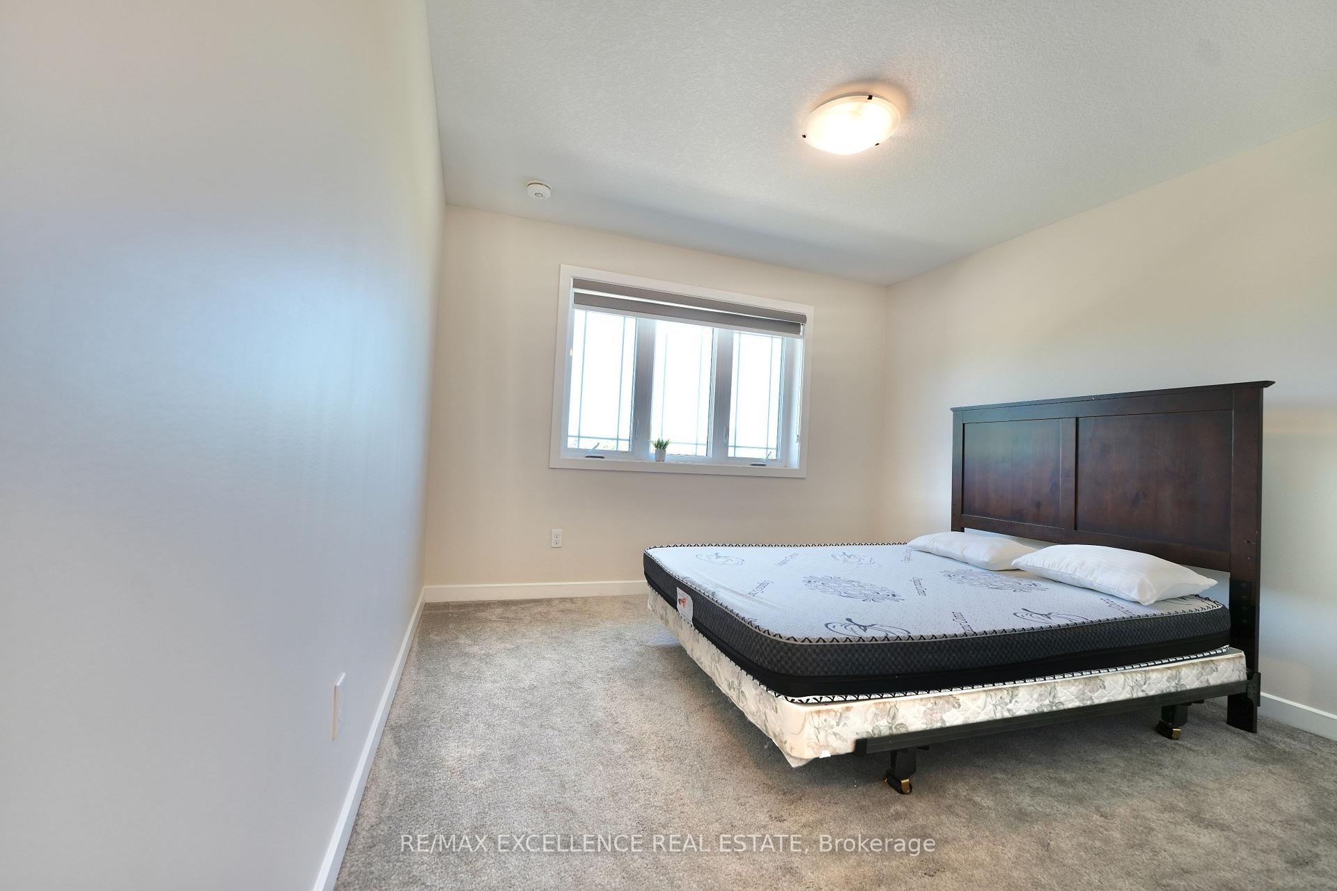 Photo 17 of 18 Weir Crescent, St. Thomas — HOMEH