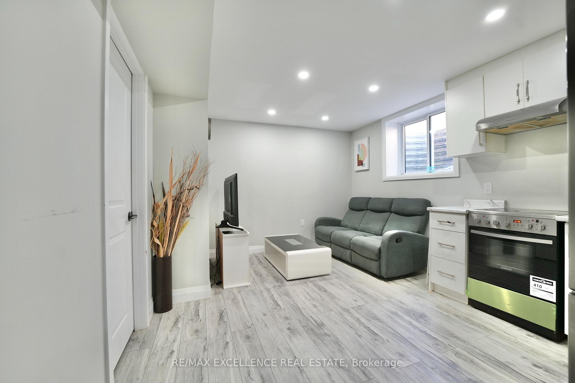 Photo 19 of 18 Weir Crescent, St. Thomas — HOMEH