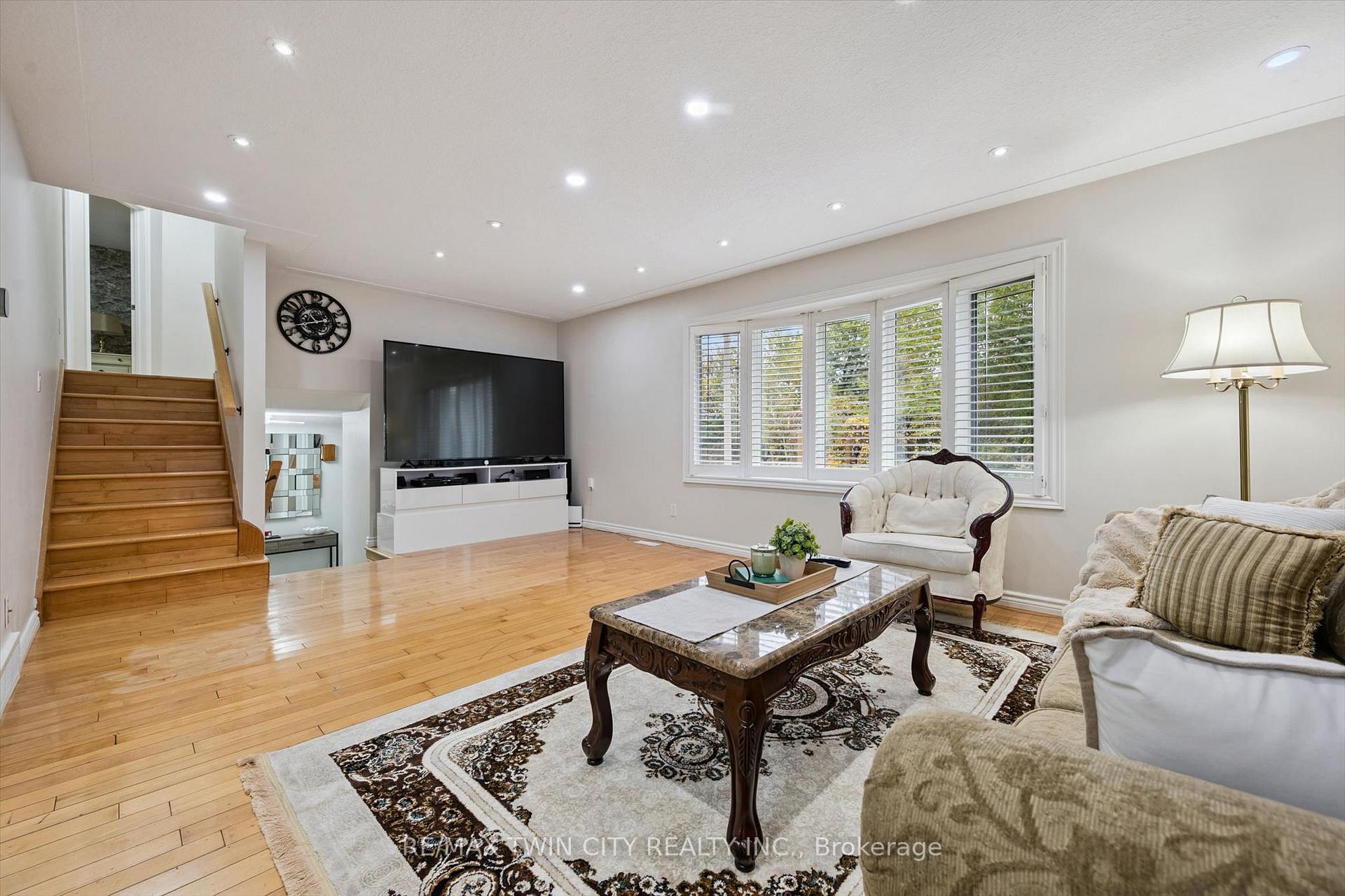 Photo 7 of 326 Manchester Road, Kitchener — HOMEH