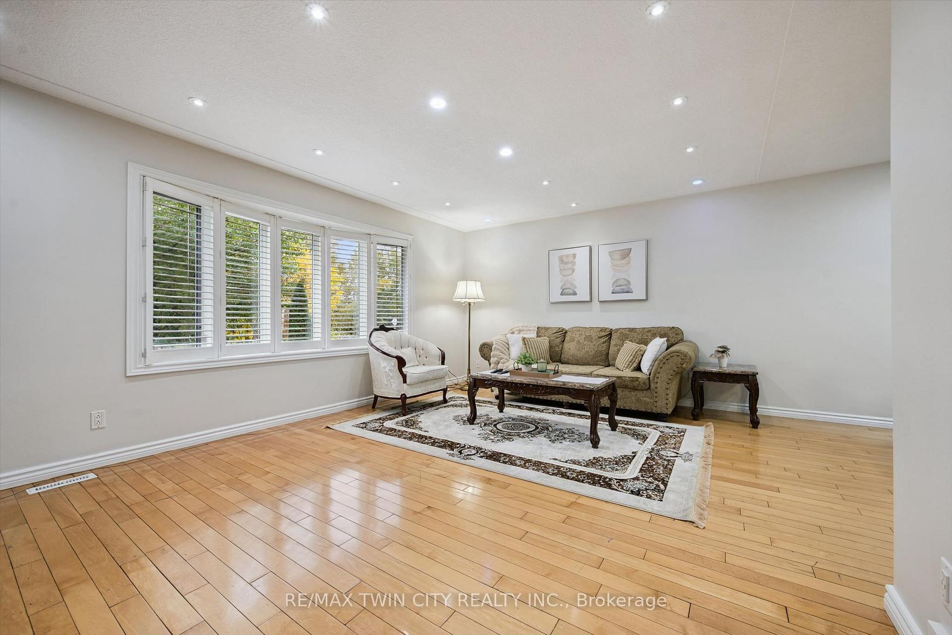 Photo 8 of 326 Manchester Road, Kitchener — HOMEH