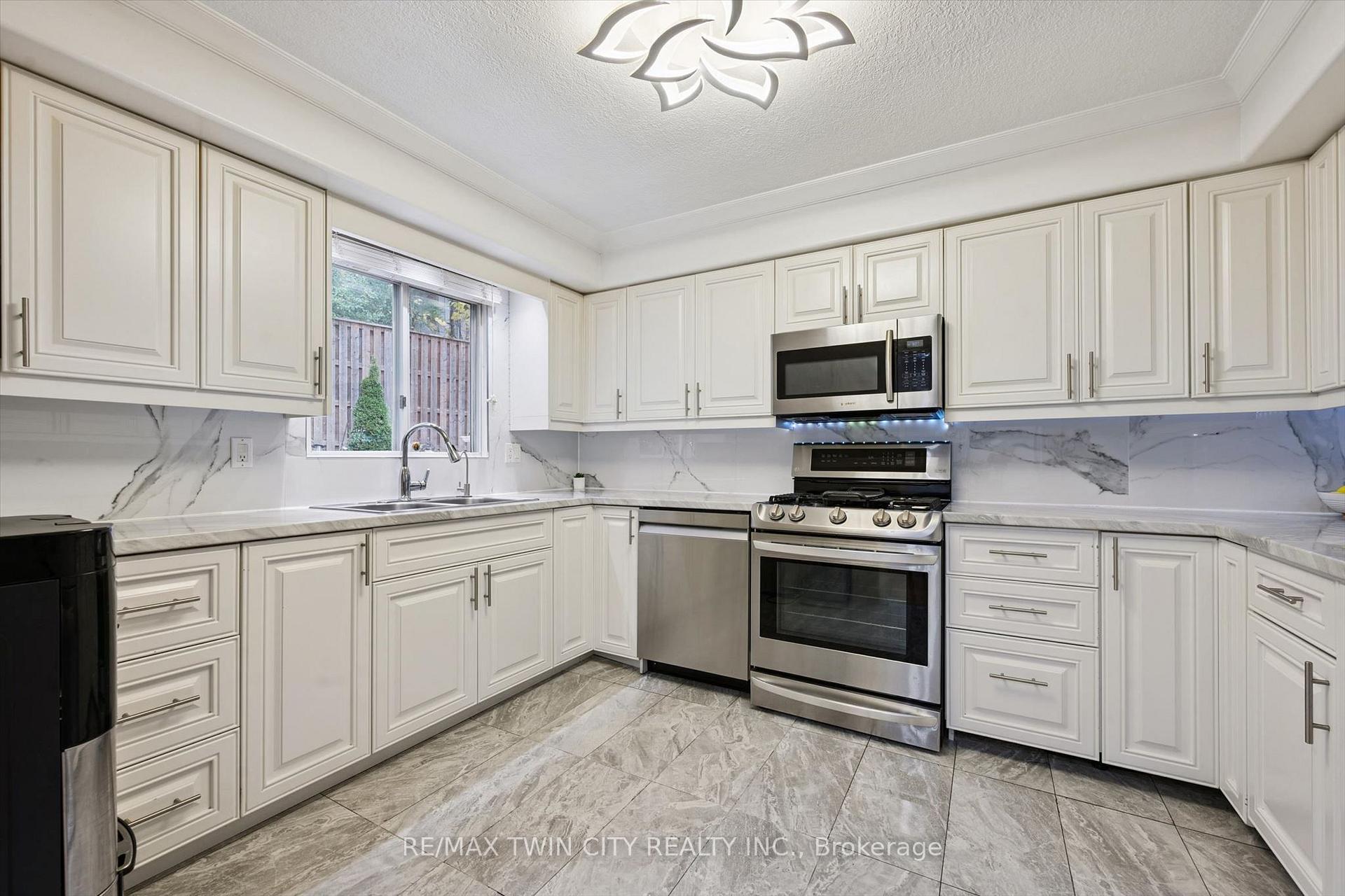 Photo 11 of 326 Manchester Road, Kitchener — HOMEH