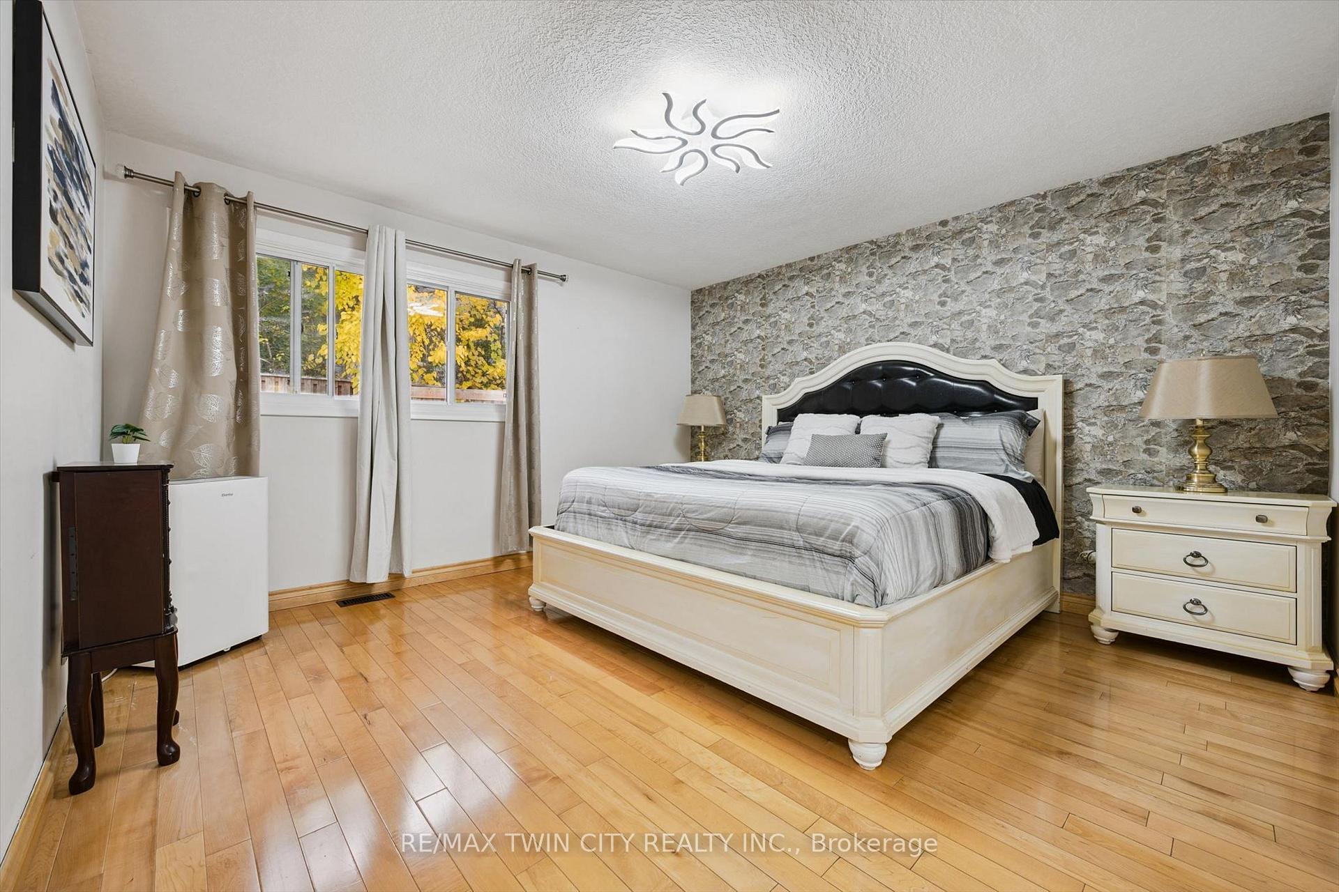 Photo 17 of 326 Manchester Road, Kitchener — HOMEH