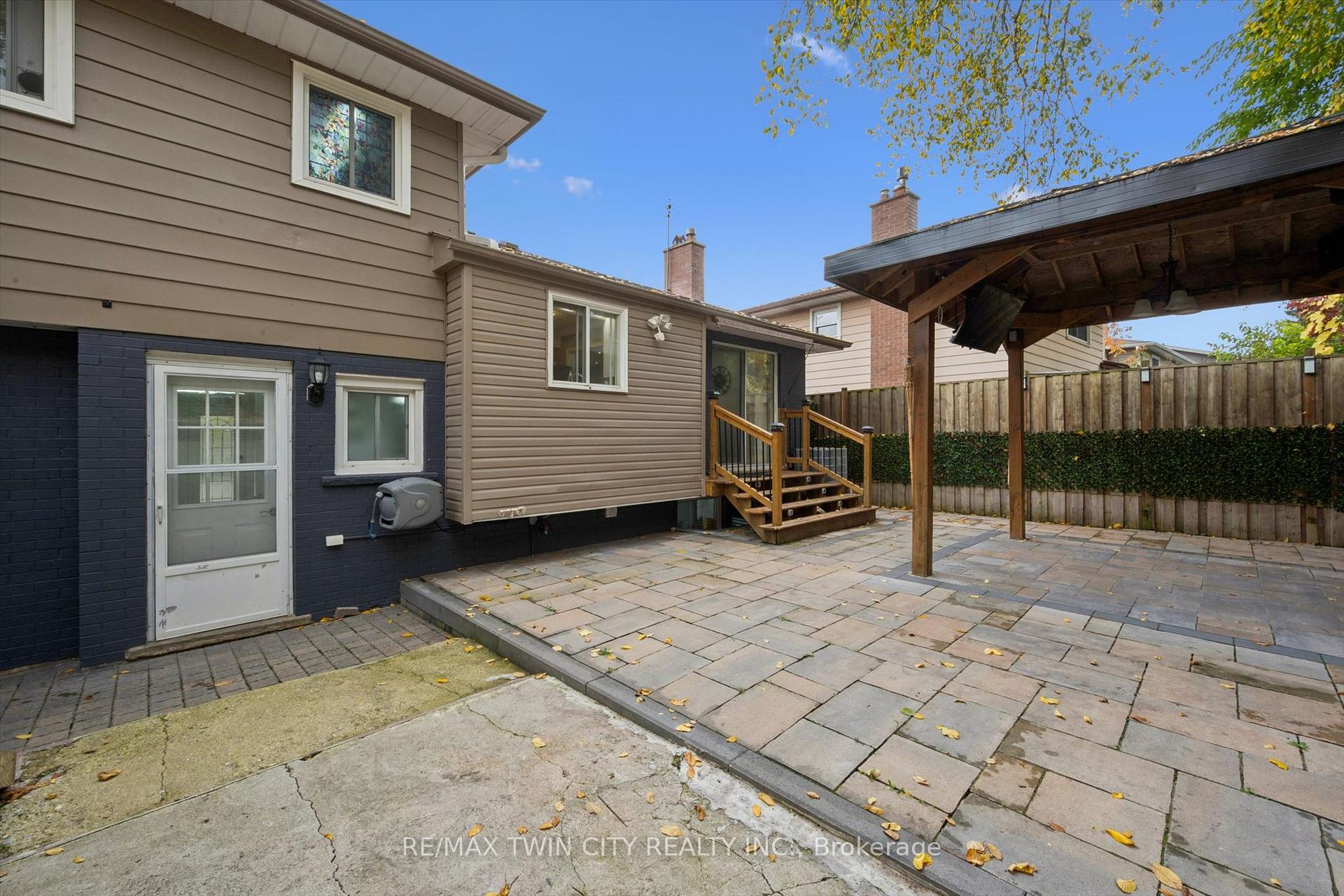 Photo 26 of 326 Manchester Road, Kitchener — HOMEH