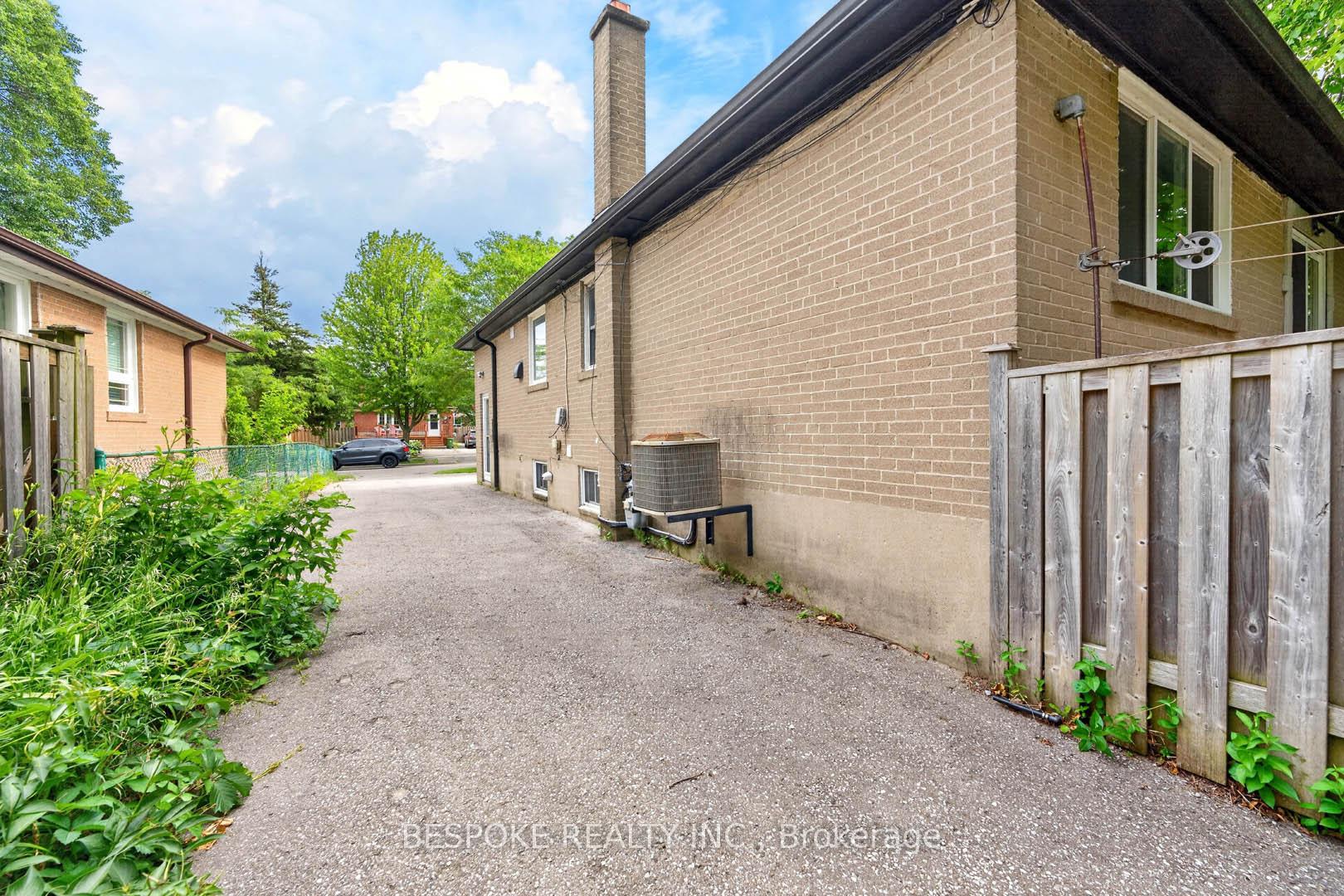 Photo 6 of 178 Sedgemount Drive, Scarborough, Woburn — HOMEH