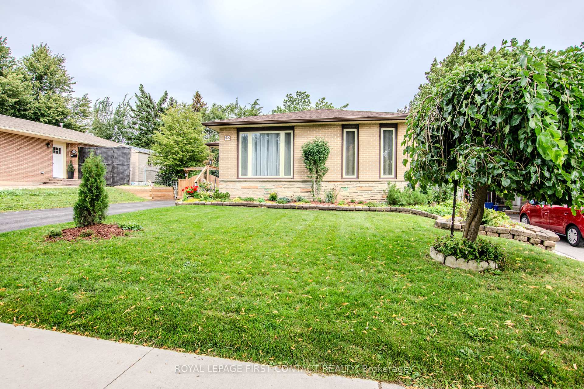 Photo 2 of 12 Daphne Crescent, Barrie, Cundles East — HOMEH