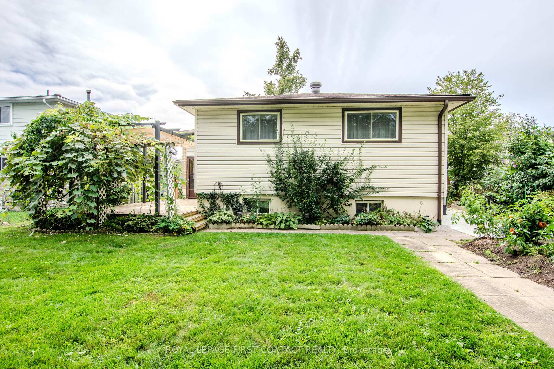 Photo 30 of 12 Daphne Crescent, Barrie, Cundles East — HOMEH