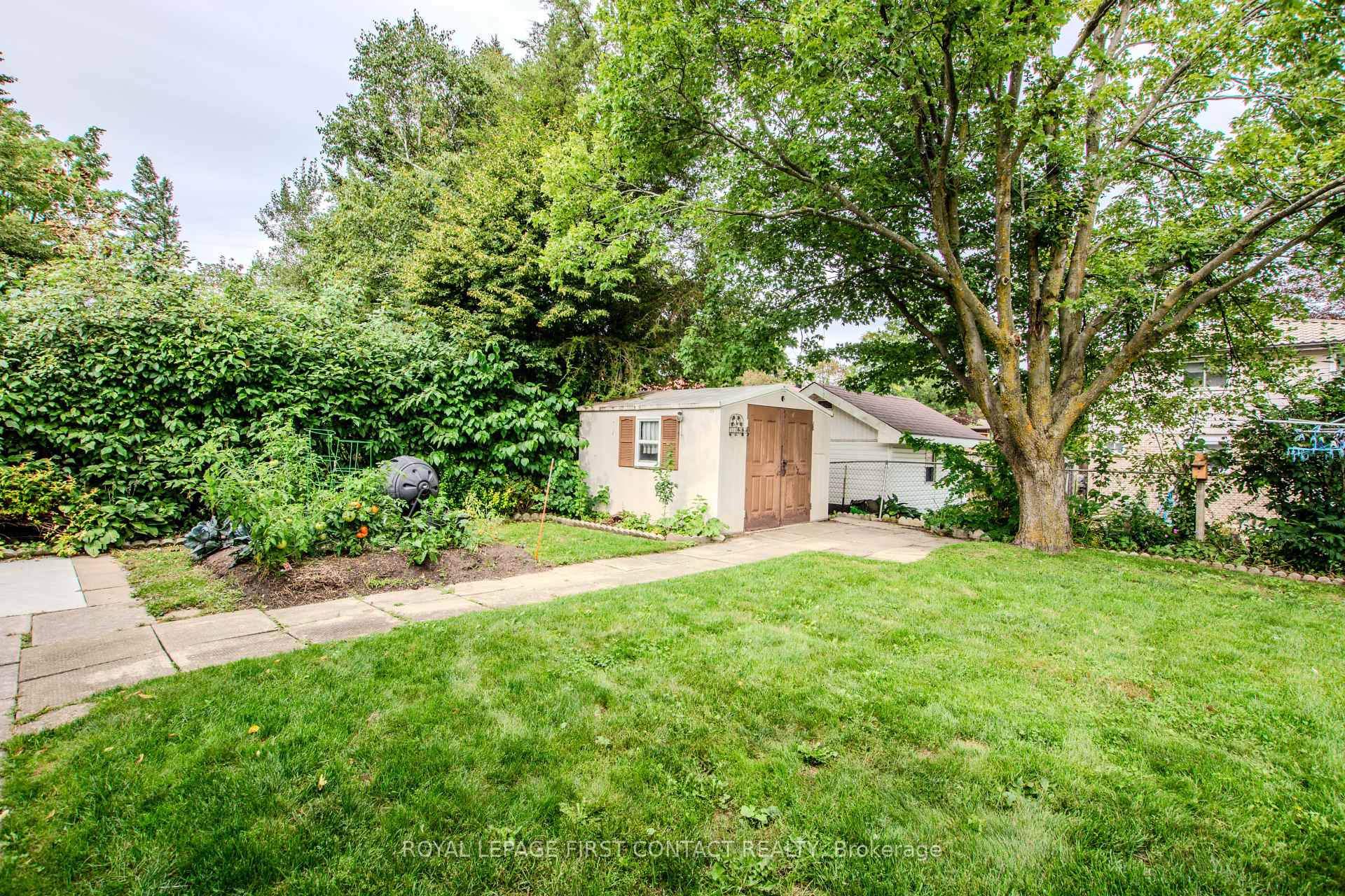 Photo 32 of 12 Daphne Crescent, Barrie, Cundles East — HOMEH