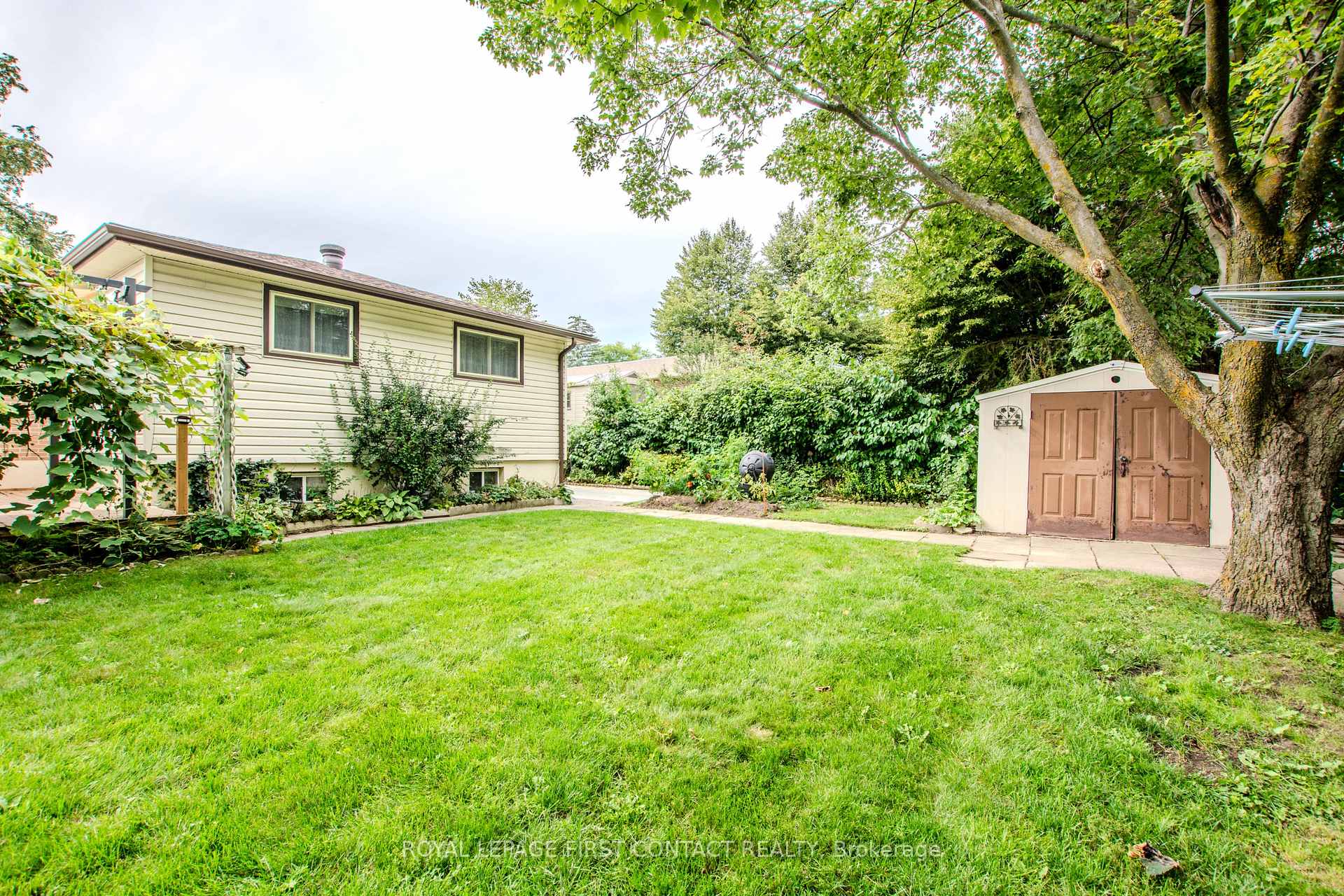 Photo 33 of 12 Daphne Crescent, Barrie, Cundles East — HOMEH