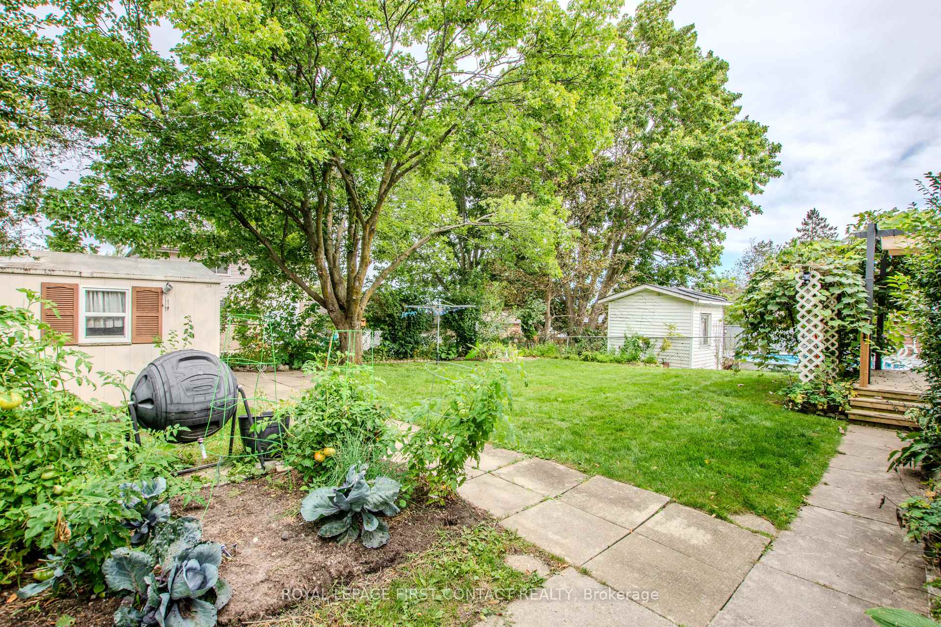 Photo 36 of 12 Daphne Crescent, Barrie, Cundles East — HOMEH