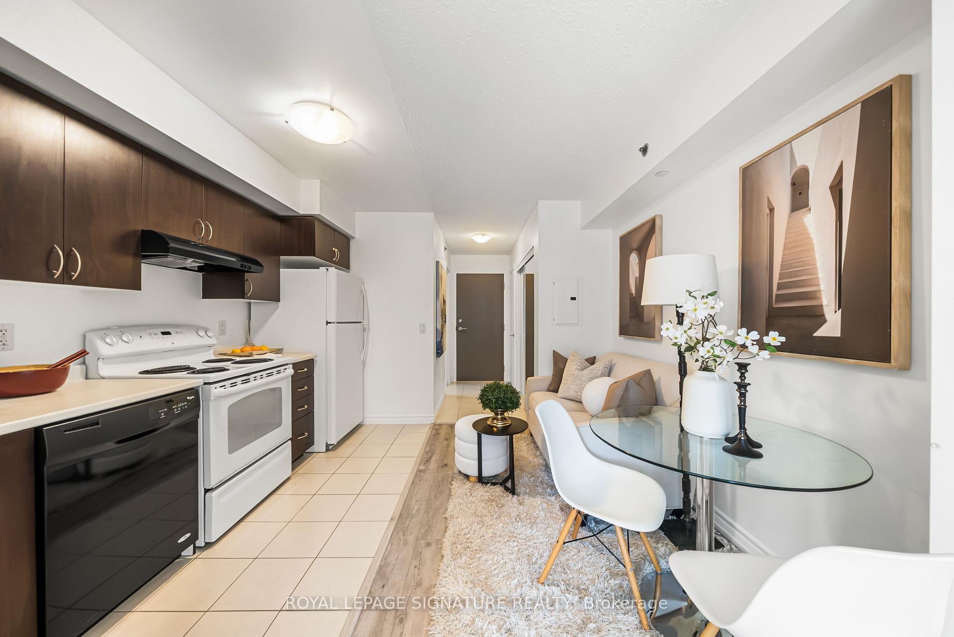 Photo 3 of Unit 721, 35 Saranac Boulevard, Toronto, Englemount-Lawrence — HOMEH