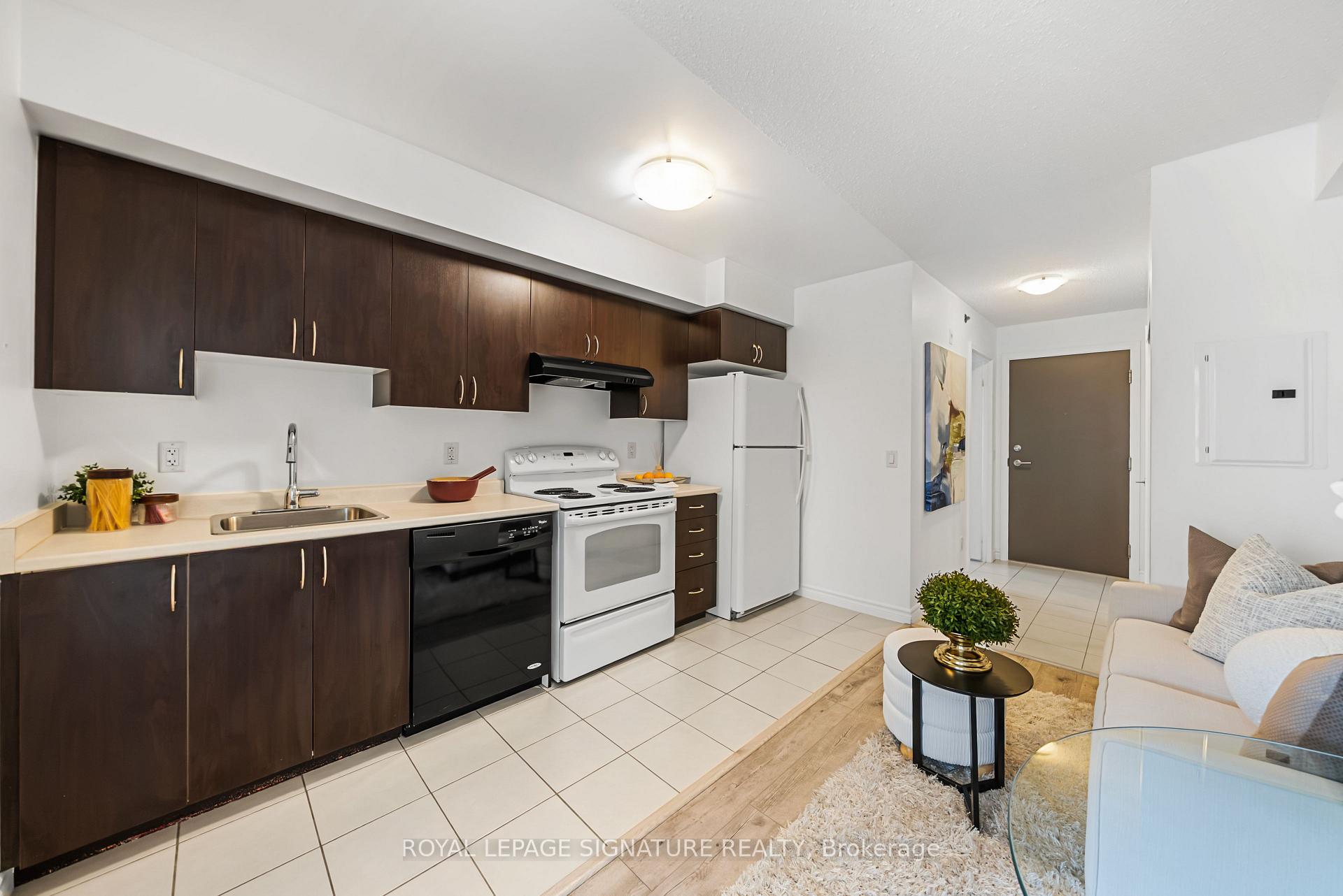 Photo 4 of Unit 721, 35 Saranac Boulevard, Toronto, Englemount-Lawrence — HOMEH